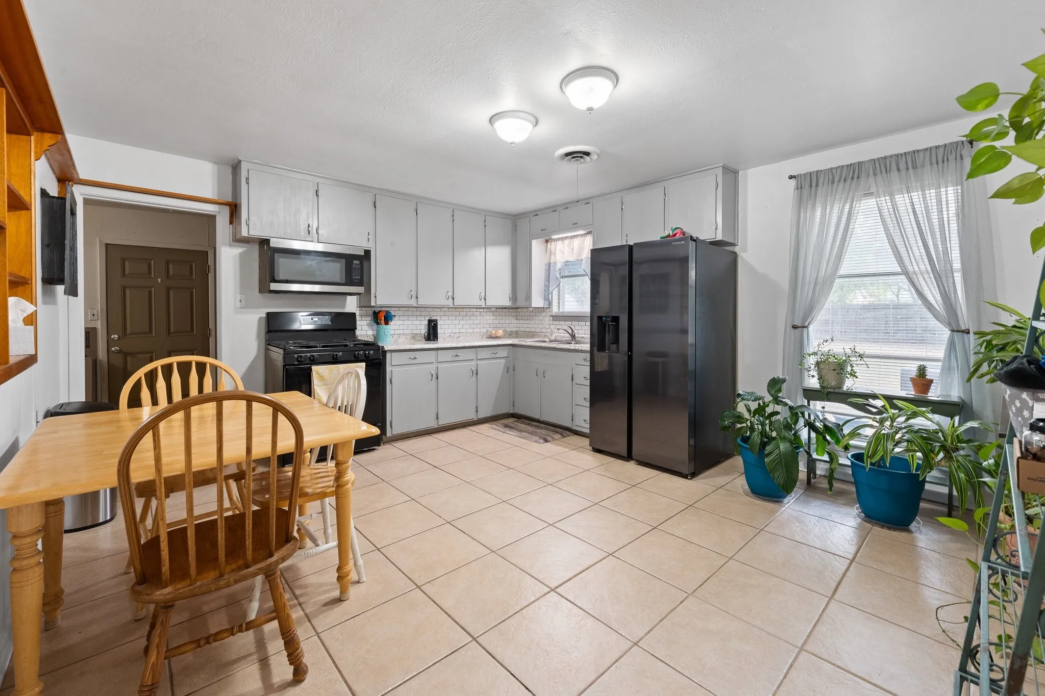 Single Family Residence For Sale in Johnson County , 508 NW Newton Drive, Burleson, Texas 76028, 3 Bedroom, 2 Bathroom, 1 Garage spaces, 1,193 Sqft, built in 1970, mls#21401760, Real Estate Agent in Burleson, Homes For Sale in Johnson county, Homes For Sale in Burleson, Realtor in Burleson Texas, Real Estate Brokerage Independent Realty Texas, Luminita Cordes Realtor