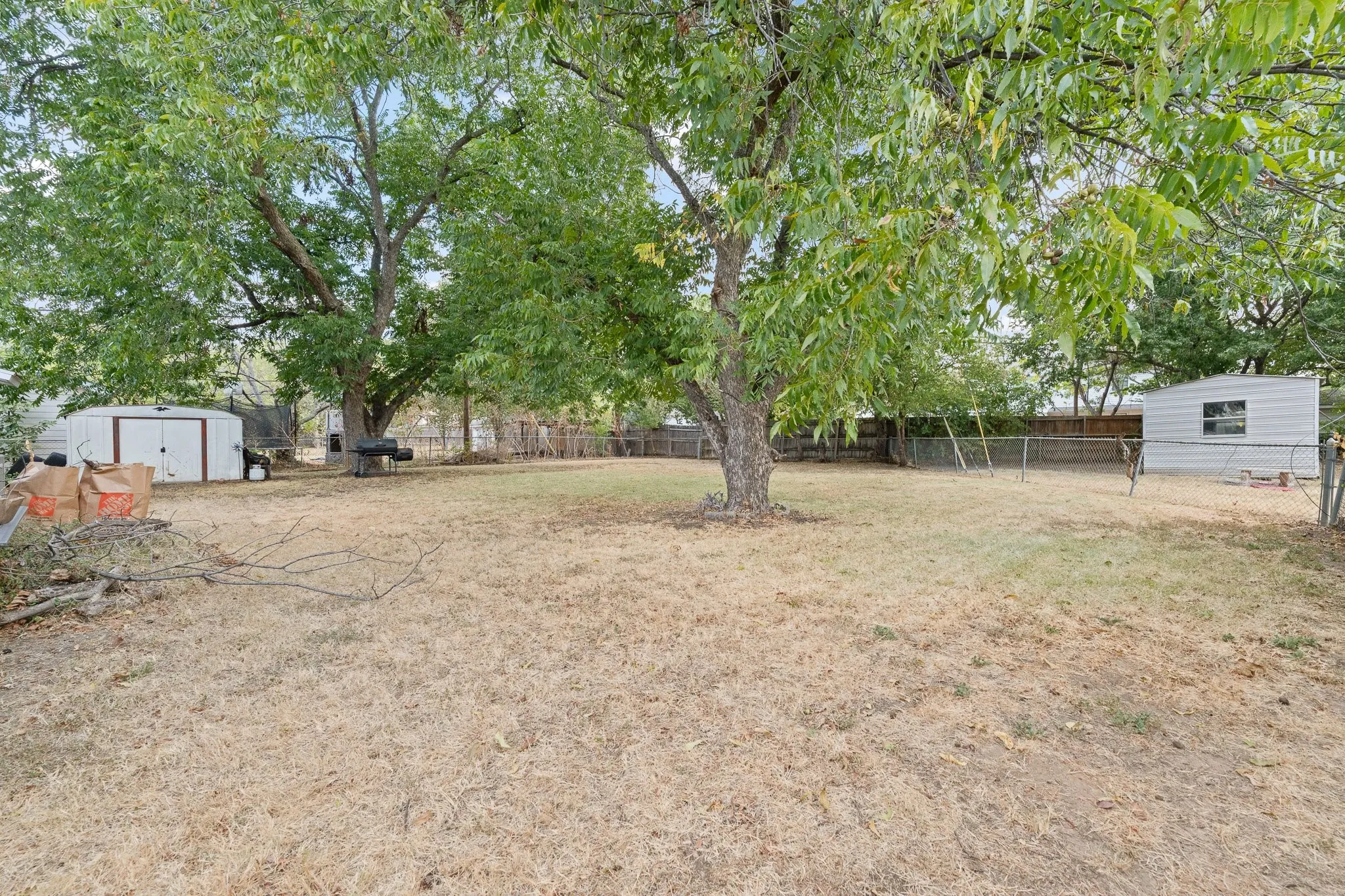 Single Family Residence For Sale in Johnson County , 508 NW Newton Drive, Burleson, Texas 76028, 3 Bedroom, 2 Bathroom, 1 Garage spaces, 1,193 Sqft, built in 1970, mls#21401760, Real Estate Agent in Burleson, Homes For Sale in Johnson county, Homes For Sale in Burleson, Realtor in Burleson Texas, Real Estate Brokerage Independent Realty Texas, Luminita Cordes Realtor