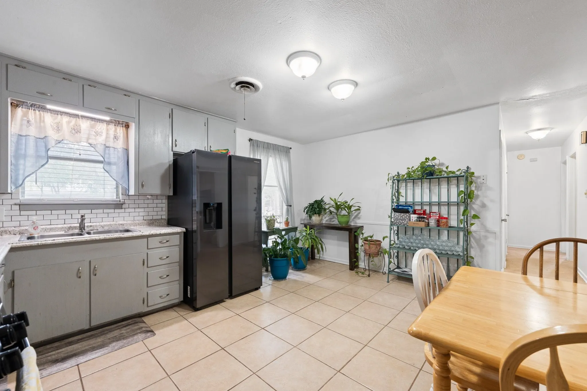 Single Family Residence For Sale in Johnson County , 508 NW Newton Drive, Burleson, Texas 76028, 3 Bedroom, 2 Bathroom, 1 Garage spaces, 1,193 Sqft, built in 1970, mls#21401760, Real Estate Agent in Burleson, Homes For Sale in Johnson county, Homes For Sale in Burleson, Realtor in Burleson Texas, Real Estate Brokerage Independent Realty Texas, Luminita Cordes Realtor