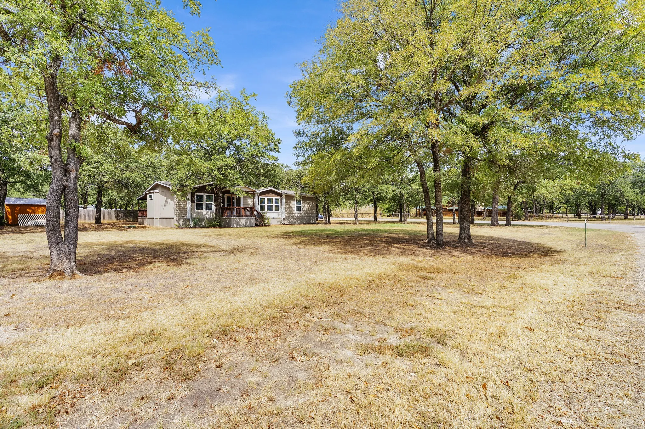Manufactured Home For Sale in Hill County , 119 Post Oak Road, Whitney, Texas 76692, 3 Bedroom, 2 Bathroom, Garage spaces, 1,456 Sqft, built in 2016, mls#21401782, Real Estate Agent in Whitney, Homes For Sale in Hill county, Homes For Sale in Whitney, Realtor in Whitney Texas, Real Estate Brokerage Independent Realty Texas, Luminita Cordes Realtor