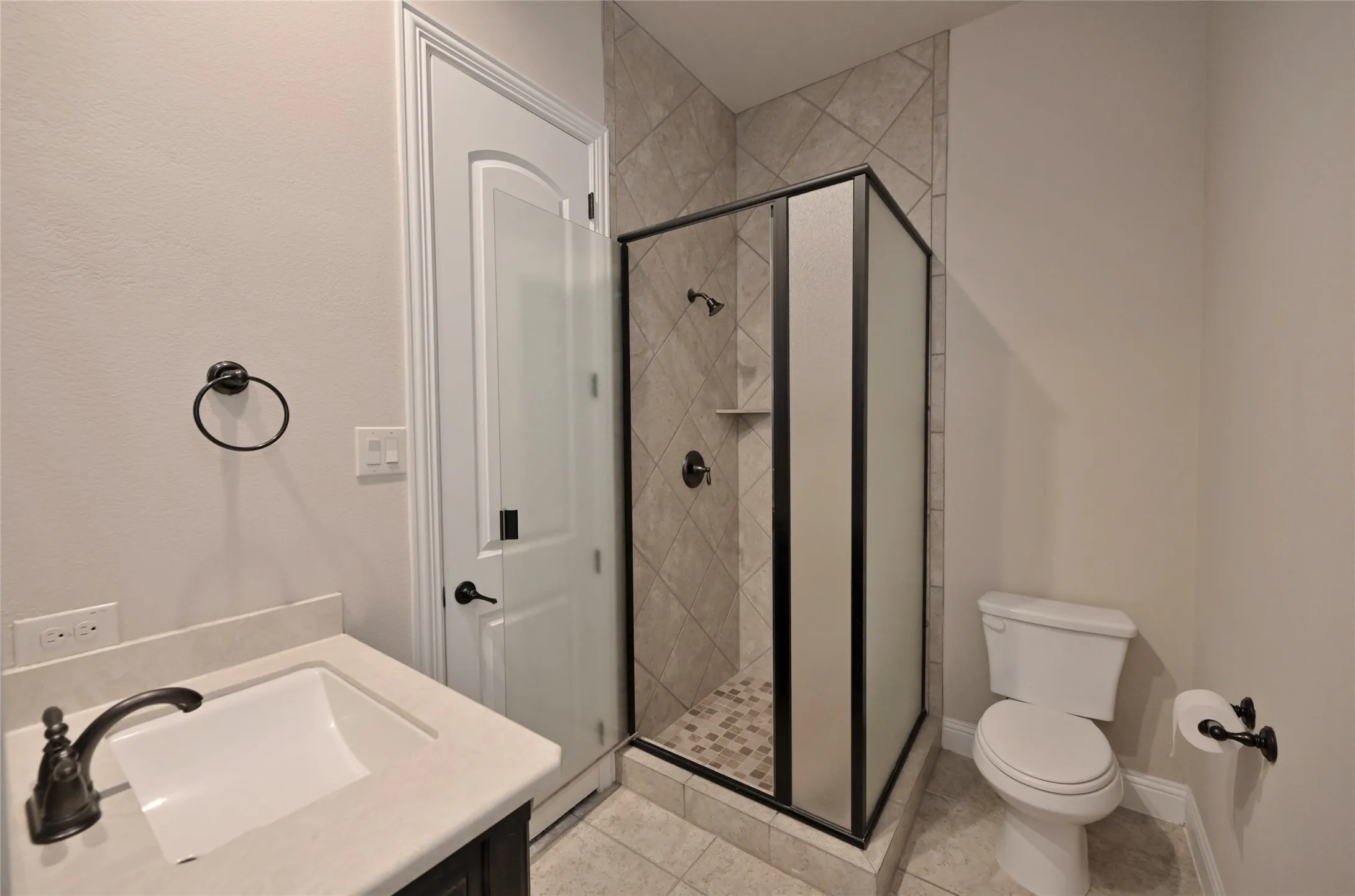 Single Family Residence For Rent in Rockwall County , 4095 Bridgecreek Drive, Rockwall, Texas 75032, 5 Bedroom, 3 Bathroom, 3 Garage spaces, 3,041 Sqft, built in 2014, mls#21375755, Real Estate Agent in Rockwall, Homes For Rent in Rockwall county, Homes For Rent in Rockwall, Realtor in Rockwall Texas, Real Estate Brokerage Independent Realty Texas, Luminita Cordes Realtor