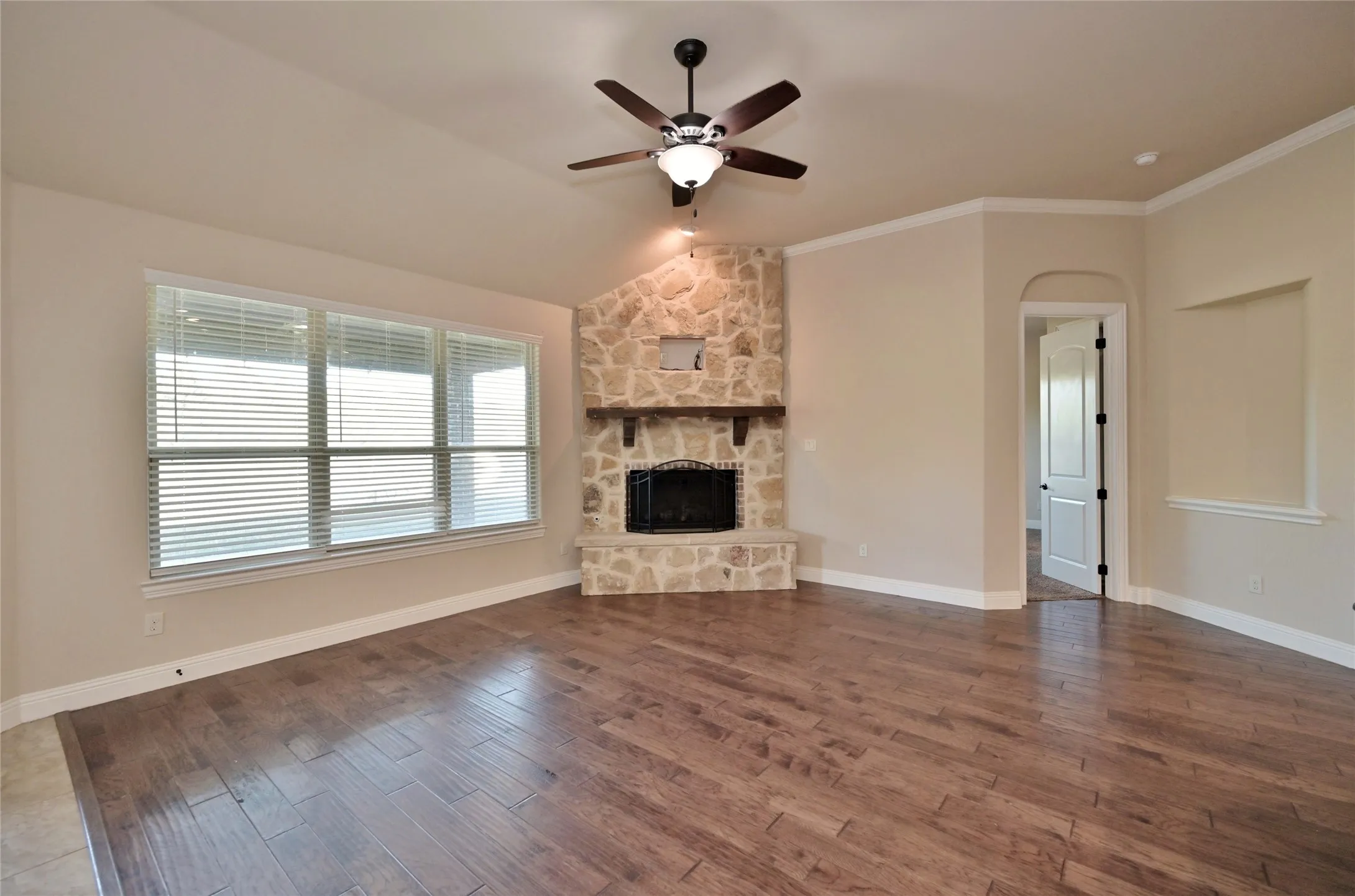 Single Family Residence For Rent in Rockwall County , 4095 Bridgecreek Drive, Rockwall, Texas 75032, 5 Bedroom, 3 Bathroom, 3 Garage spaces, 3,041 Sqft, built in 2014, mls#21375755, Real Estate Agent in Rockwall, Homes For Rent in Rockwall county, Homes For Rent in Rockwall, Realtor in Rockwall Texas, Real Estate Brokerage Independent Realty Texas, Luminita Cordes Realtor