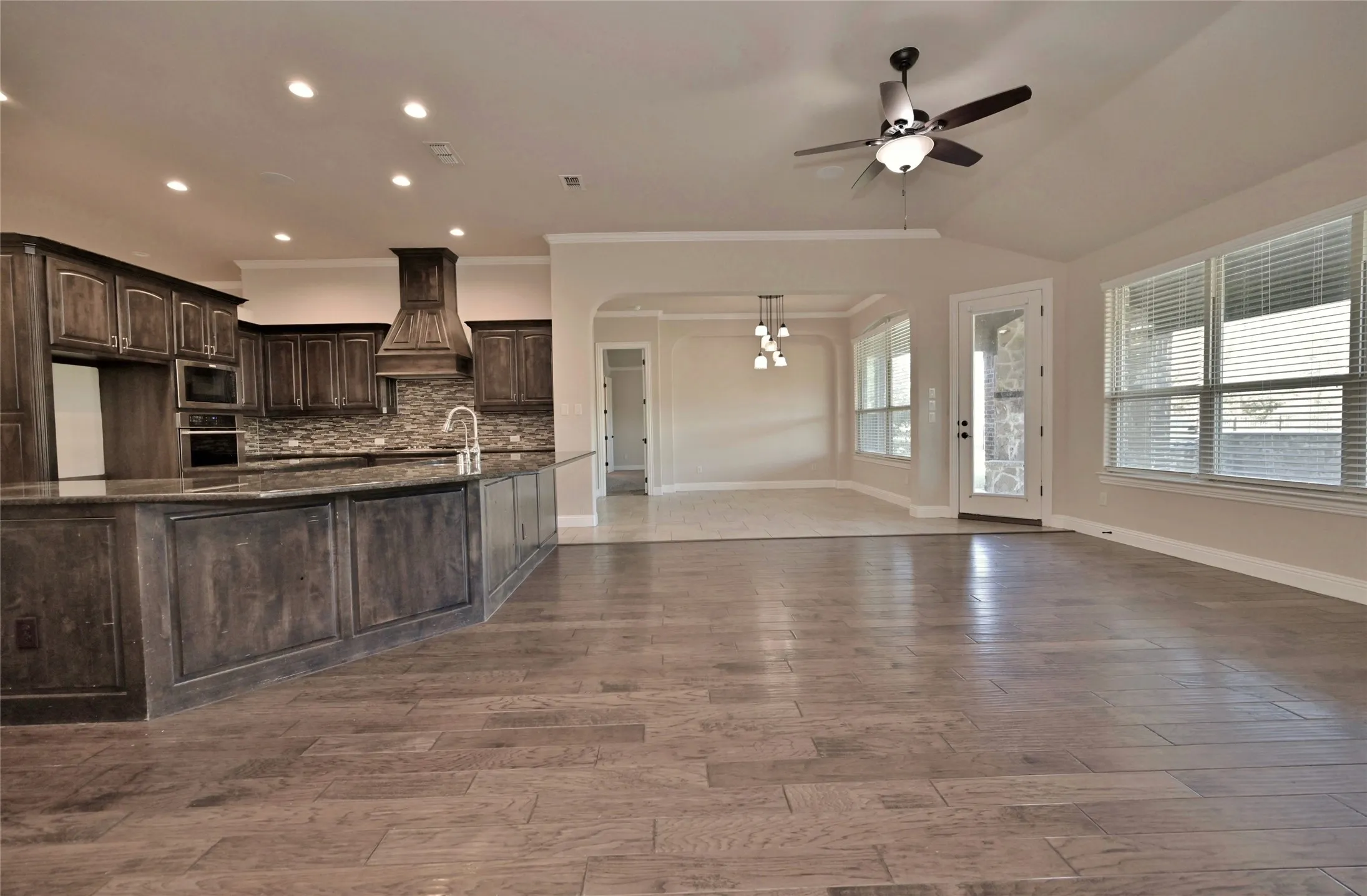 Single Family Residence For Rent in Rockwall County , 4095 Bridgecreek Drive, Rockwall, Texas 75032, 5 Bedroom, 3 Bathroom, 3 Garage spaces, 3,041 Sqft, built in 2014, mls#21375755, Real Estate Agent in Rockwall, Homes For Rent in Rockwall county, Homes For Rent in Rockwall, Realtor in Rockwall Texas, Real Estate Brokerage Independent Realty Texas, Luminita Cordes Realtor