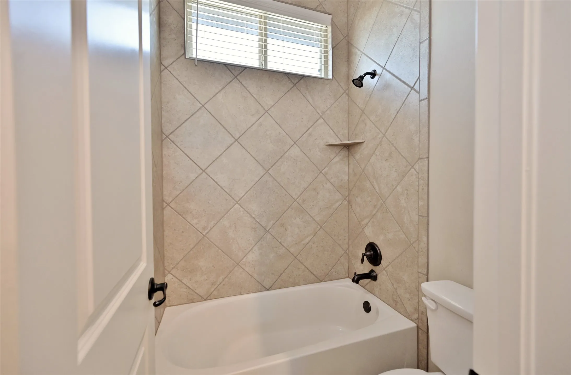 Single Family Residence For Rent in Rockwall County , 4095 Bridgecreek Drive, Rockwall, Texas 75032, 5 Bedroom, 3 Bathroom, 3 Garage spaces, 3,041 Sqft, built in 2014, mls#21375755, Real Estate Agent in Rockwall, Homes For Rent in Rockwall county, Homes For Rent in Rockwall, Realtor in Rockwall Texas, Real Estate Brokerage Independent Realty Texas, Luminita Cordes Realtor