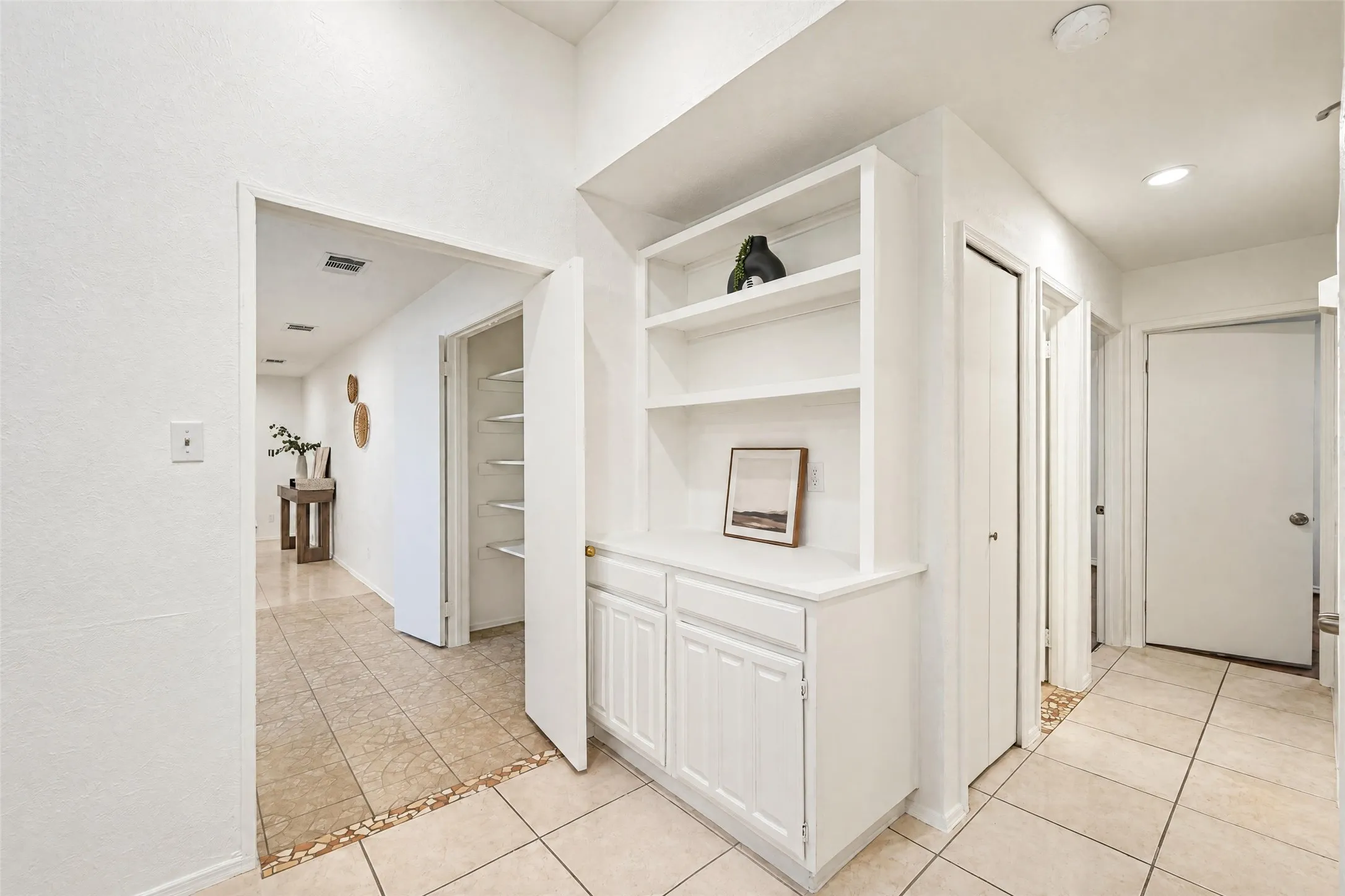 Single Family Residence For Sale in Dallas County , 2650 Princewood Drive, Garland, Texas 75040, 3 Bedroom, 2 Bathroom, 2 Garage spaces, 1,868 Sqft, built in 1986, mls#21401826, Real Estate Agent in Garland, Homes For Sale in Dallas county, Homes For Sale in Garland, Realtor in Garland Texas, Real Estate Brokerage Independent Realty Texas, Luminita Cordes Realtor