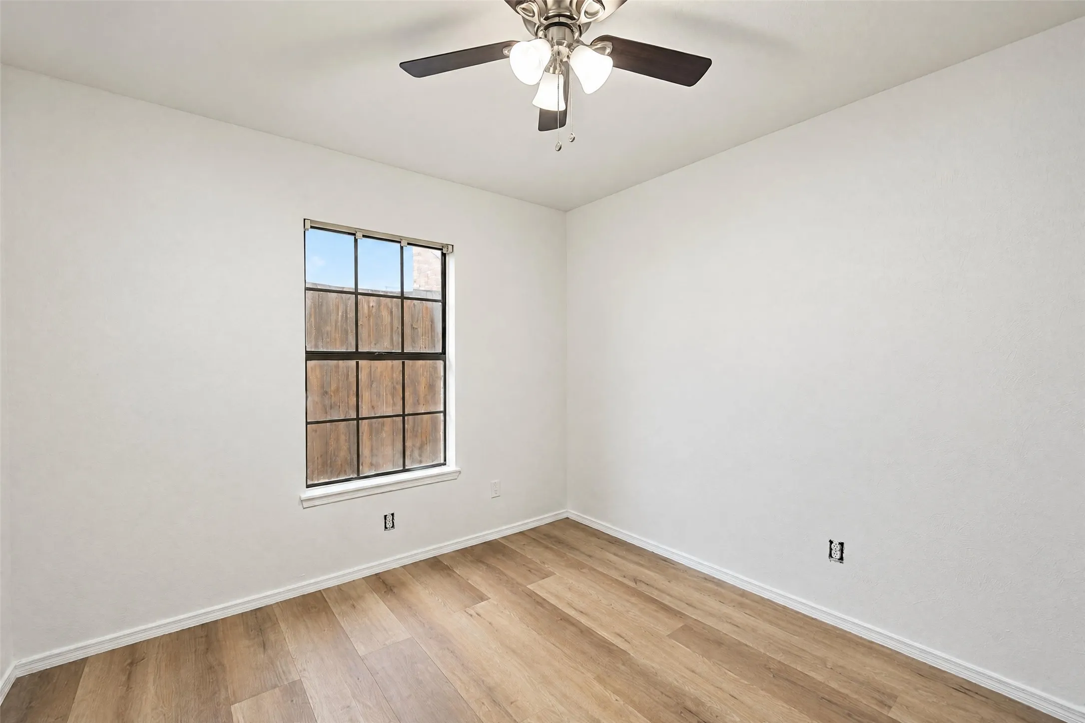 Single Family Residence For Sale in Dallas County , 2650 Princewood Drive, Garland, Texas 75040, 3 Bedroom, 2 Bathroom, 2 Garage spaces, 1,868 Sqft, built in 1986, mls#21401826, Real Estate Agent in Garland, Homes For Sale in Dallas county, Homes For Sale in Garland, Realtor in Garland Texas, Real Estate Brokerage Independent Realty Texas, Luminita Cordes Realtor
