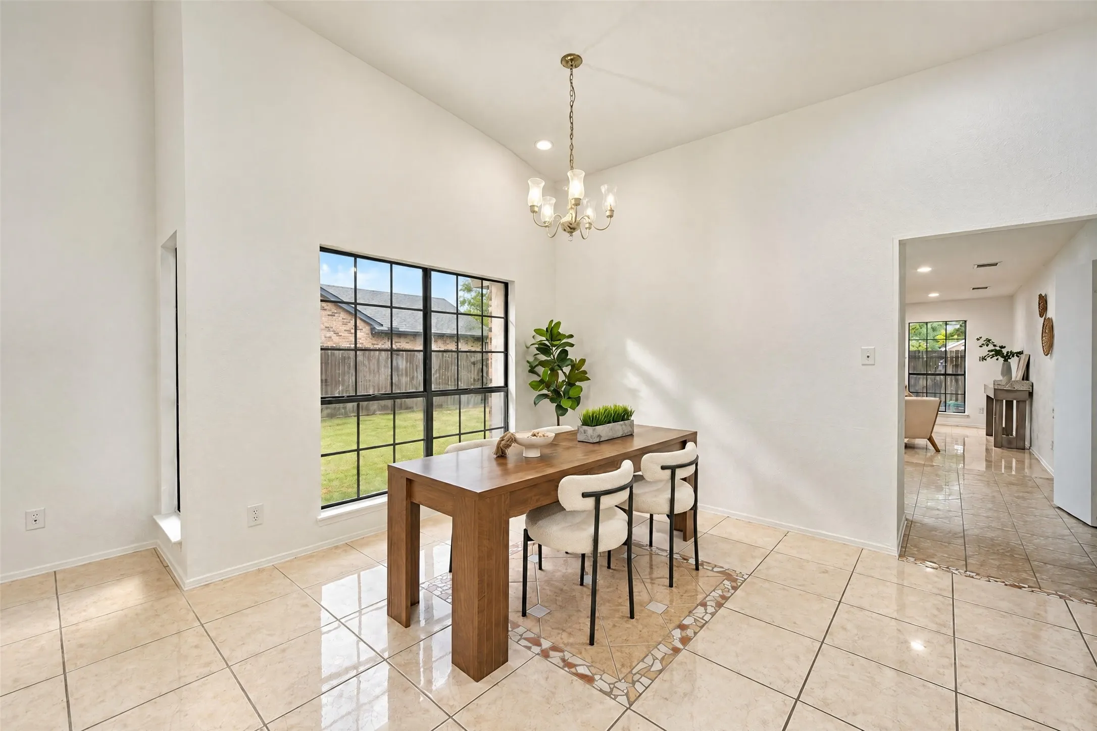 Single Family Residence For Sale in Dallas County , 2650 Princewood Drive, Garland, Texas 75040, 3 Bedroom, 2 Bathroom, 2 Garage spaces, 1,868 Sqft, built in 1986, mls#21401826, Real Estate Agent in Garland, Homes For Sale in Dallas county, Homes For Sale in Garland, Realtor in Garland Texas, Real Estate Brokerage Independent Realty Texas, Luminita Cordes Realtor