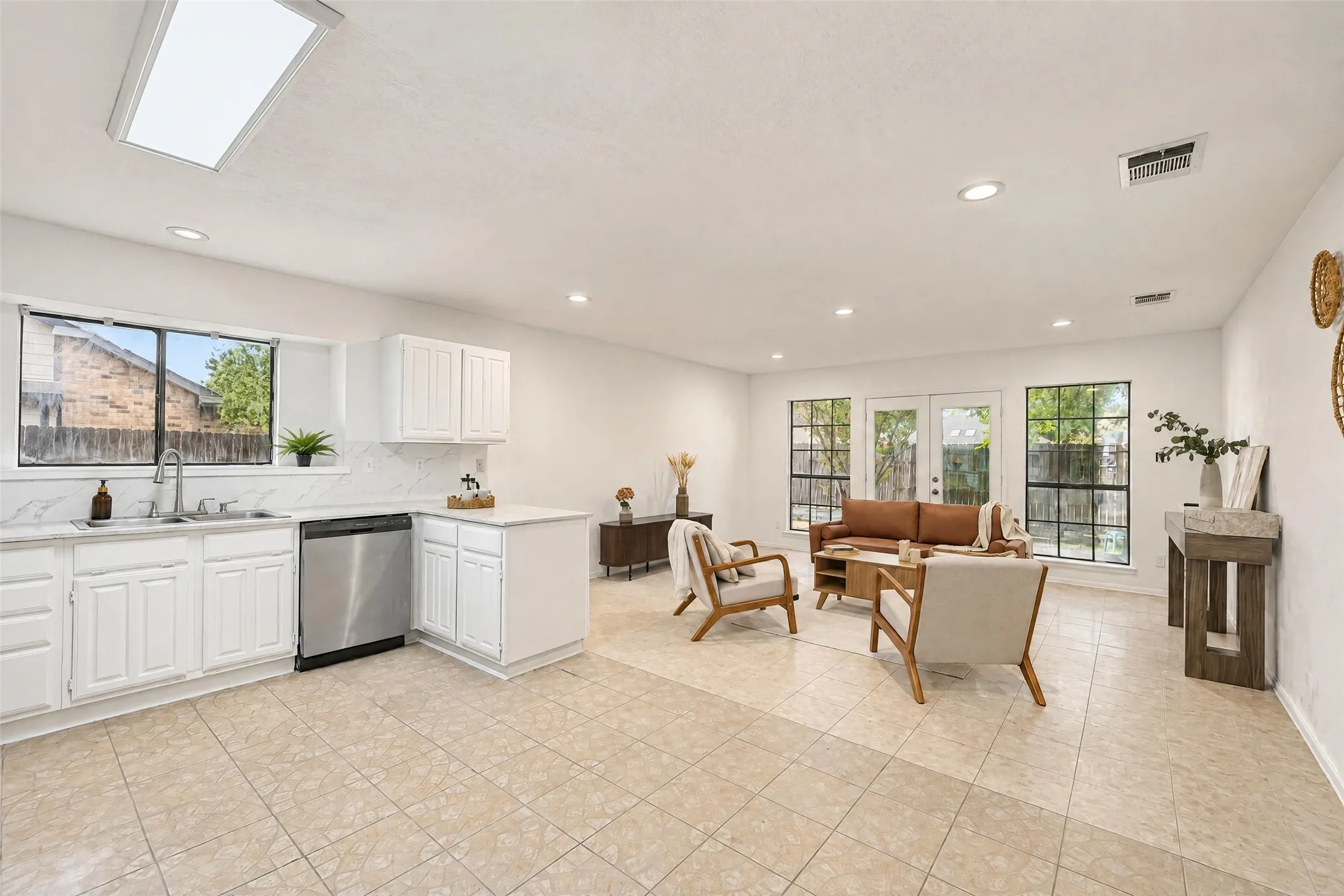 Single Family Residence For Sale in Dallas County , 2650 Princewood Drive, Garland, Texas 75040, 3 Bedroom, 2 Bathroom, 2 Garage spaces, 1,868 Sqft, built in 1986, mls#21401826, Real Estate Agent in Garland, Homes For Sale in Dallas county, Homes For Sale in Garland, Realtor in Garland Texas, Real Estate Brokerage Independent Realty Texas, Luminita Cordes Realtor
