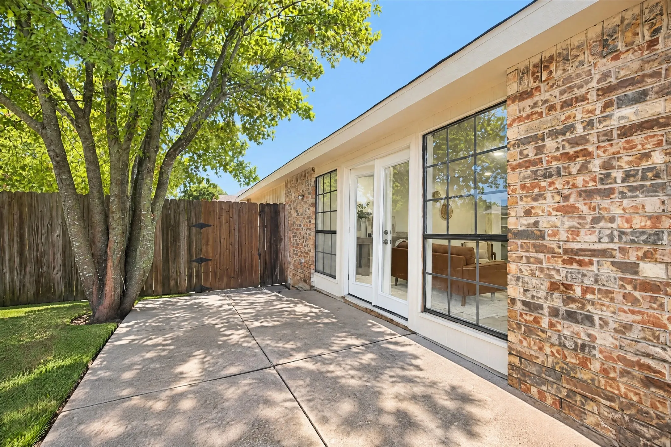 Single Family Residence For Sale in Dallas County , 2650 Princewood Drive, Garland, Texas 75040, 3 Bedroom, 2 Bathroom, 2 Garage spaces, 1,868 Sqft, built in 1986, mls#21401826, Real Estate Agent in Garland, Homes For Sale in Dallas county, Homes For Sale in Garland, Realtor in Garland Texas, Real Estate Brokerage Independent Realty Texas, Luminita Cordes Realtor