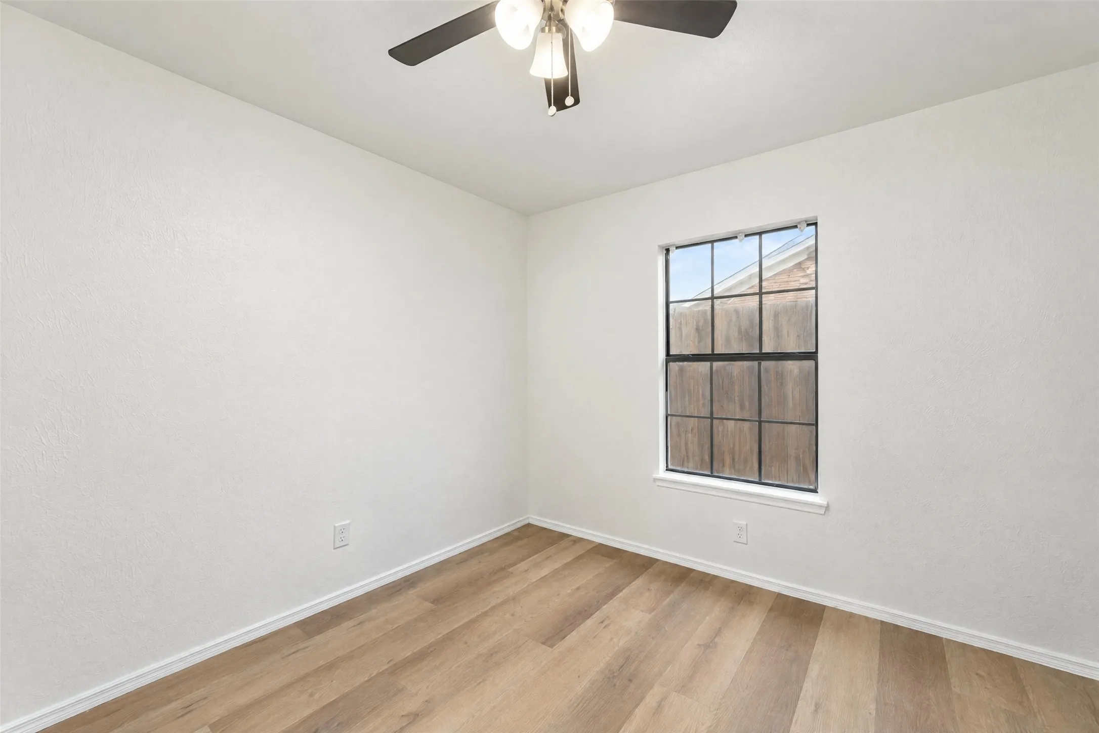 Single Family Residence For Sale in Dallas County , 2650 Princewood Drive, Garland, Texas 75040, 3 Bedroom, 2 Bathroom, 2 Garage spaces, 1,868 Sqft, built in 1986, mls#21401826, Real Estate Agent in Garland, Homes For Sale in Dallas county, Homes For Sale in Garland, Realtor in Garland Texas, Real Estate Brokerage Independent Realty Texas, Luminita Cordes Realtor