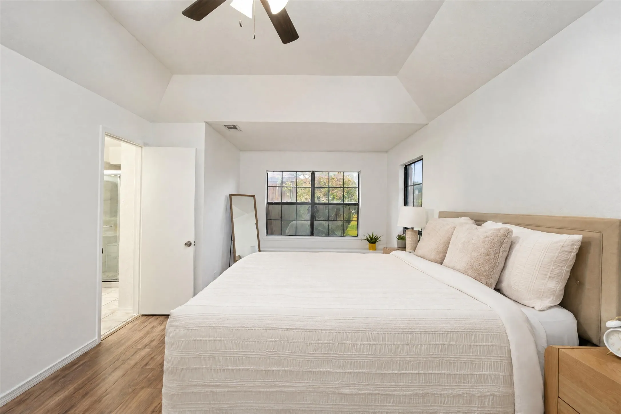 Single Family Residence For Sale in Dallas County , 2650 Princewood Drive, Garland, Texas 75040, 3 Bedroom, 2 Bathroom, 2 Garage spaces, 1,868 Sqft, built in 1986, mls#21401826, Real Estate Agent in Garland, Homes For Sale in Dallas county, Homes For Sale in Garland, Realtor in Garland Texas, Real Estate Brokerage Independent Realty Texas, Luminita Cordes Realtor