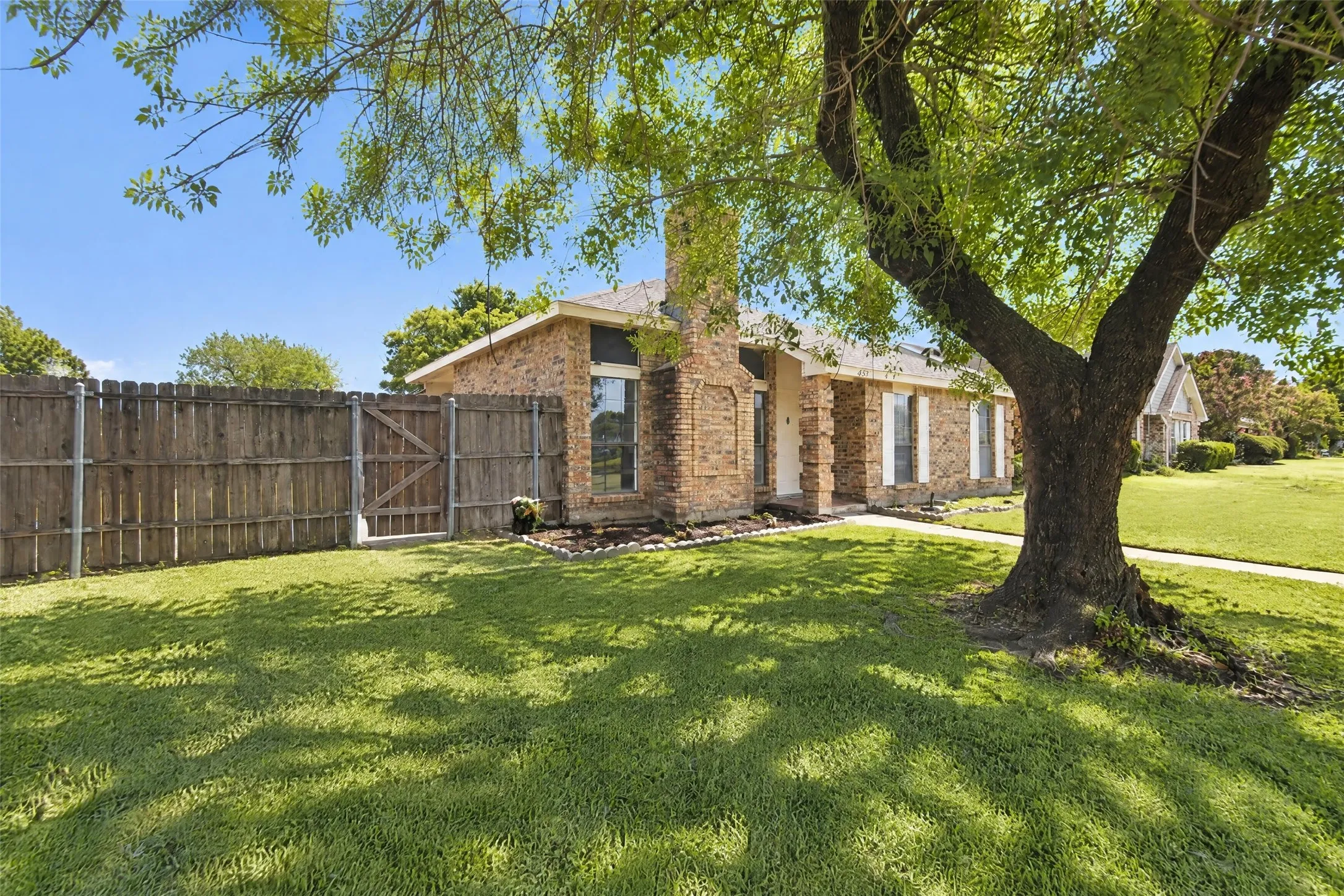 Single Family Residence For Sale in Dallas County , 2650 Princewood Drive, Garland, Texas 75040, 3 Bedroom, 2 Bathroom, 2 Garage spaces, 1,868 Sqft, built in 1986, mls#21401826, Real Estate Agent in Garland, Homes For Sale in Dallas county, Homes For Sale in Garland, Realtor in Garland Texas, Real Estate Brokerage Independent Realty Texas, Luminita Cordes Realtor