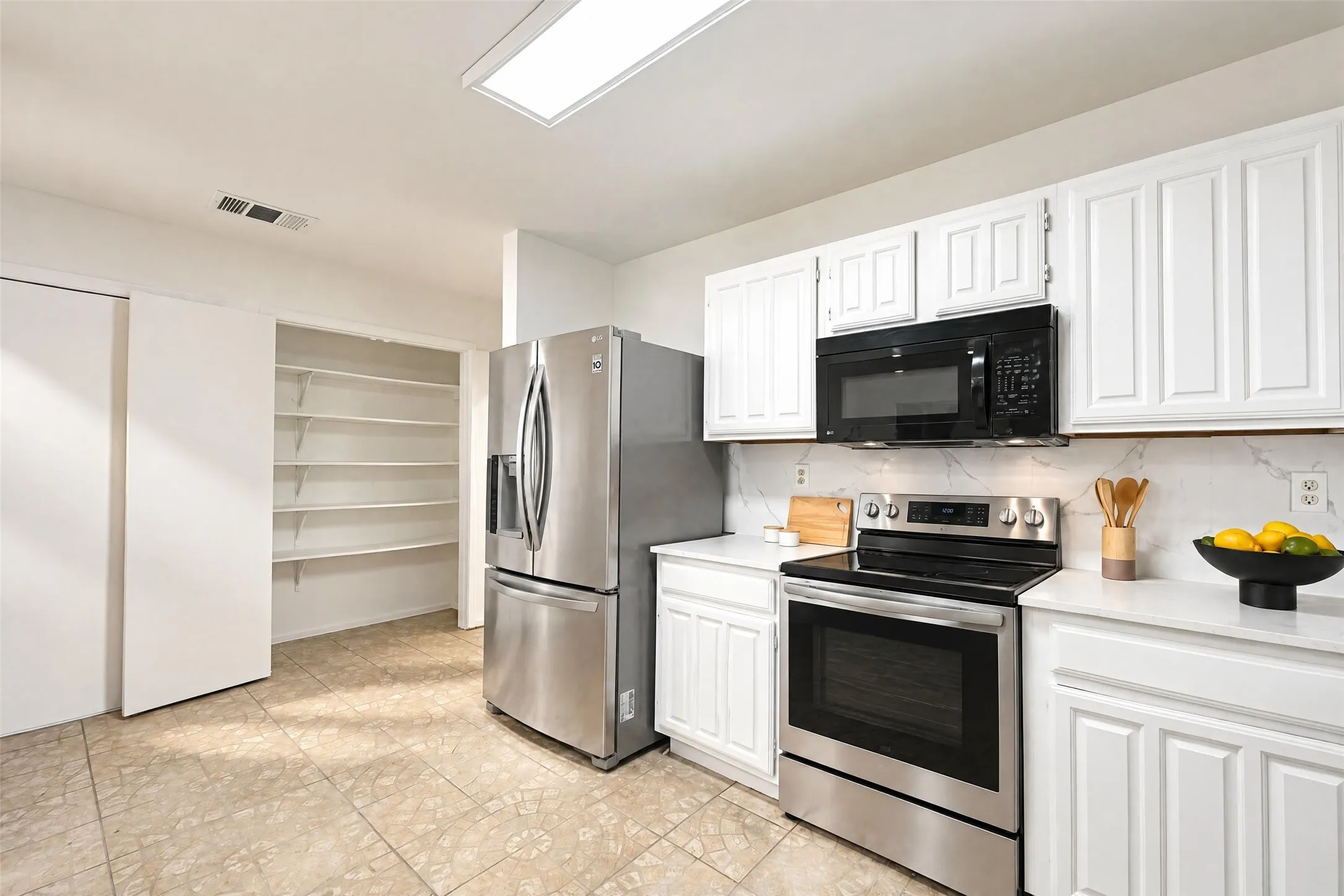 Single Family Residence For Sale in Dallas County , 2650 Princewood Drive, Garland, Texas 75040, 3 Bedroom, 2 Bathroom, 2 Garage spaces, 1,868 Sqft, built in 1986, mls#21401826, Real Estate Agent in Garland, Homes For Sale in Dallas county, Homes For Sale in Garland, Realtor in Garland Texas, Real Estate Brokerage Independent Realty Texas, Luminita Cordes Realtor