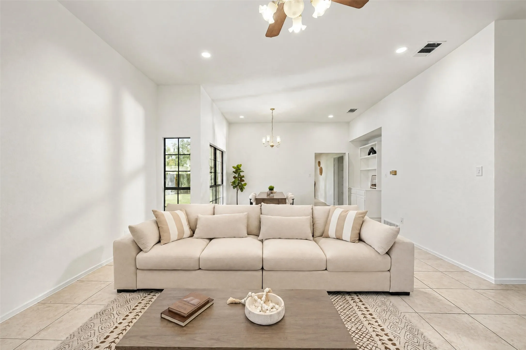 Single Family Residence For Sale in Dallas County , 2650 Princewood Drive, Garland, Texas 75040, 3 Bedroom, 2 Bathroom, 2 Garage spaces, 1,868 Sqft, built in 1986, mls#21401826, Real Estate Agent in Garland, Homes For Sale in Dallas county, Homes For Sale in Garland, Realtor in Garland Texas, Real Estate Brokerage Independent Realty Texas, Luminita Cordes Realtor
