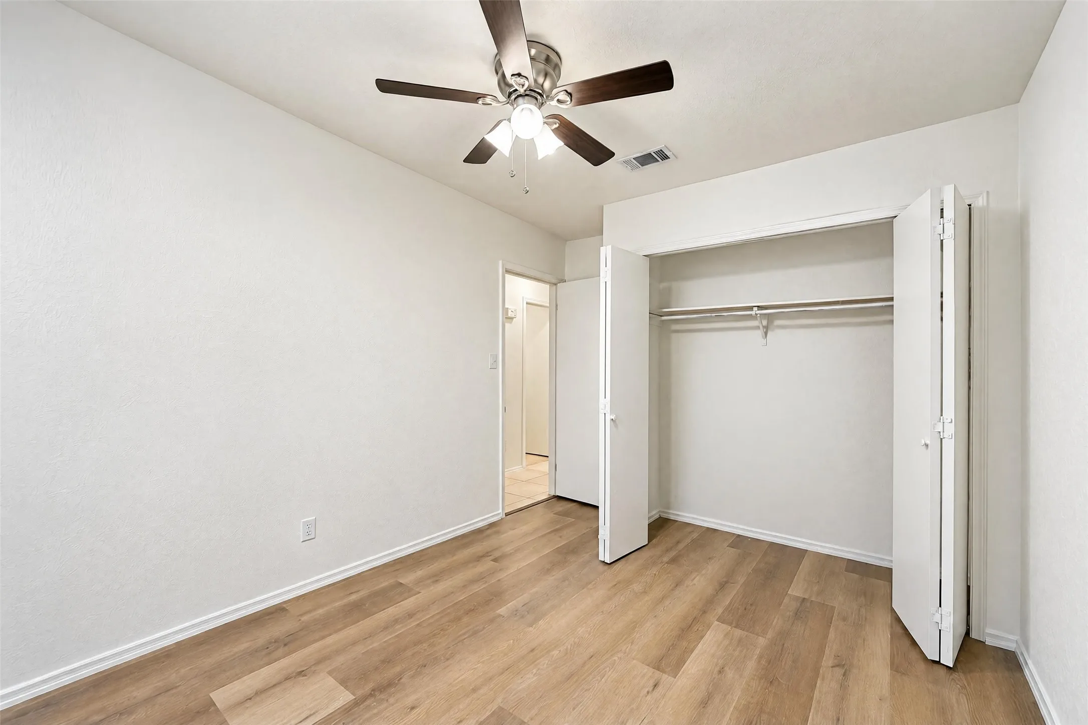 Single Family Residence For Sale in Dallas County , 2650 Princewood Drive, Garland, Texas 75040, 3 Bedroom, 2 Bathroom, 2 Garage spaces, 1,868 Sqft, built in 1986, mls#21401826, Real Estate Agent in Garland, Homes For Sale in Dallas county, Homes For Sale in Garland, Realtor in Garland Texas, Real Estate Brokerage Independent Realty Texas, Luminita Cordes Realtor