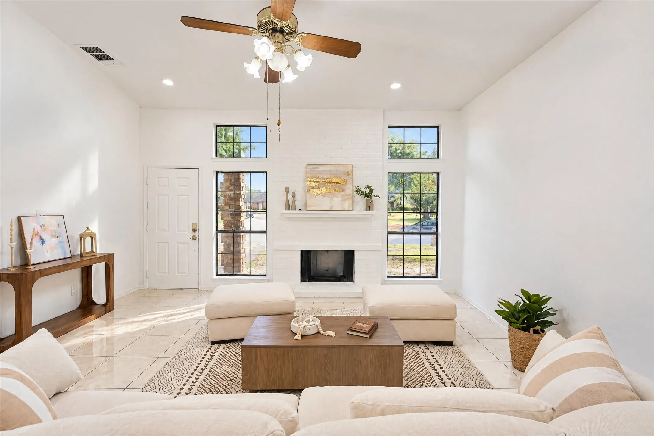 Single Family Residence For Sale in Dallas County , 2650 Princewood Drive, Garland, Texas 75040, 3 Bedroom, 2 Bathroom, 2 Garage spaces, 1,868 Sqft, built in 1986, mls#21401826, Real Estate Agent in Garland, Homes For Sale in Dallas county, Homes For Sale in Garland, Realtor in Garland Texas, Real Estate Brokerage Independent Realty Texas, Luminita Cordes Realtor