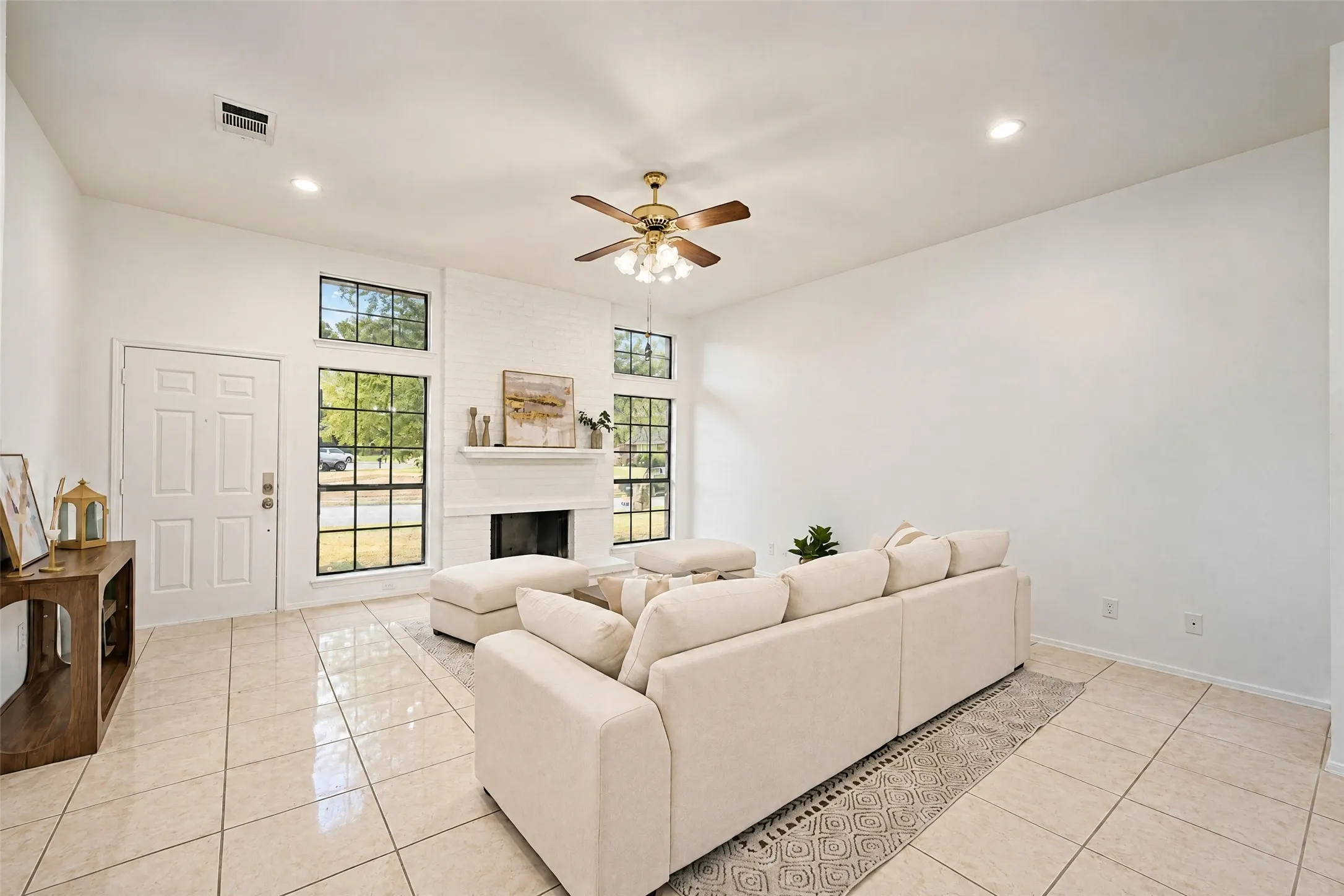 Single Family Residence For Sale in Dallas County , 2650 Princewood Drive, Garland, Texas 75040, 3 Bedroom, 2 Bathroom, 2 Garage spaces, 1,868 Sqft, built in 1986, mls#21401826, Real Estate Agent in Garland, Homes For Sale in Dallas county, Homes For Sale in Garland, Realtor in Garland Texas, Real Estate Brokerage Independent Realty Texas, Luminita Cordes Realtor