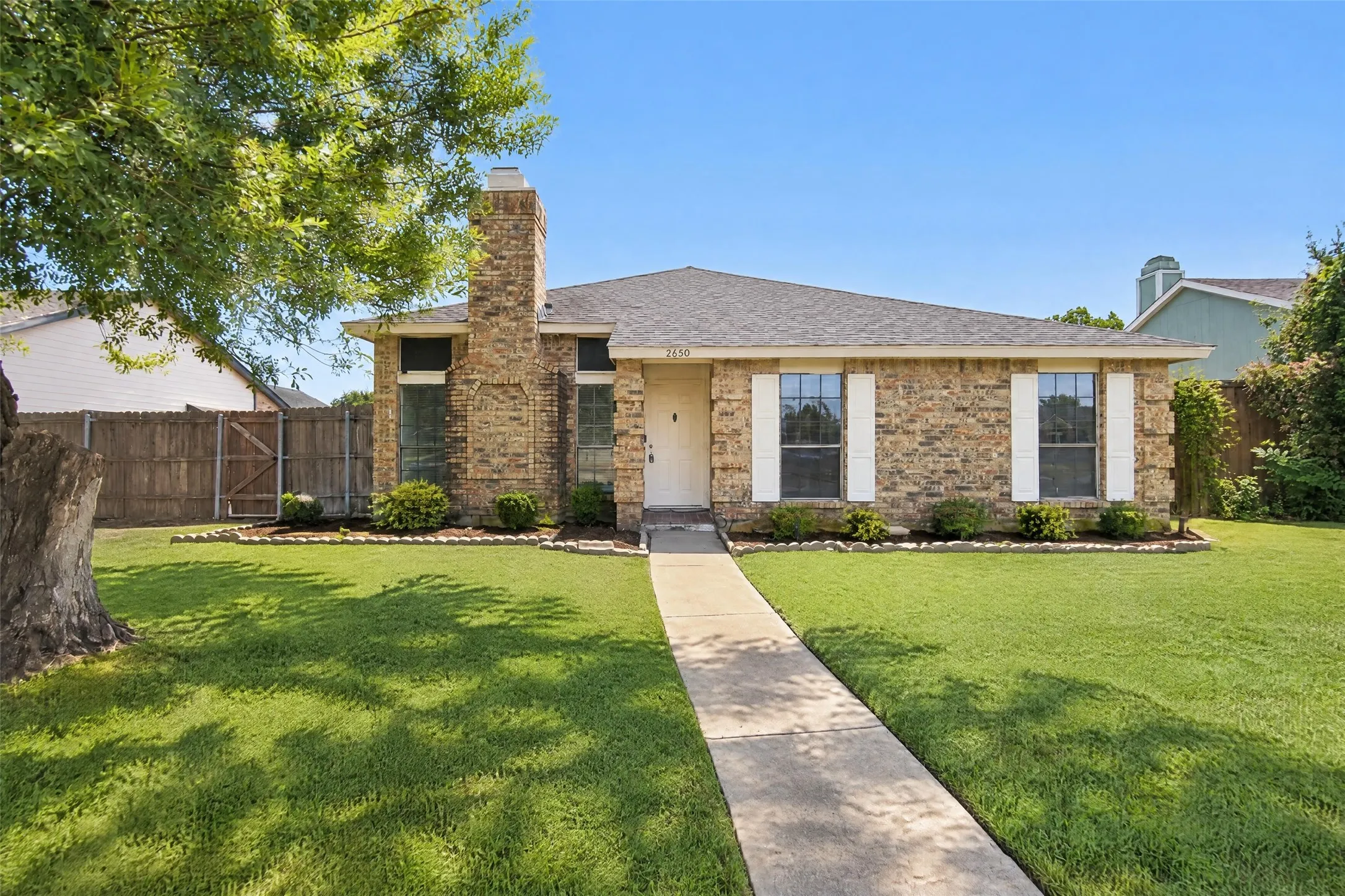 Single Family Residence For Sale in Dallas County , 2650 Princewood Drive, Garland, Texas 75040, 3 Bedroom, 2 Bathroom, 2 Garage spaces, 1,868 Sqft, built in 1986, mls#21401826, Real Estate Agent in Garland, Homes For Sale in Dallas county, Homes For Sale in Garland, Realtor in Garland Texas, Real Estate Brokerage Independent Realty Texas, Luminita Cordes Realtor