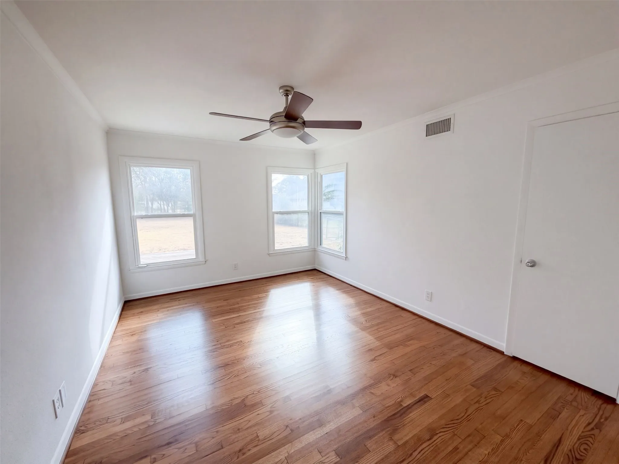 Single Family Residence For Sale in Tarrant County , 3009 Tex Boulevard, Fort Worth, Texas 76116, 3 Bedroom, 1 Bathroom, Garage spaces, 1,498 Sqft, built in 1954, mls#21401832, Real Estate Agent in Fort Worth, Homes For Sale in Tarrant county, Homes For Sale in Fort Worth, Realtor in Fort Worth Texas, Real Estate Brokerage Independent Realty Texas, Luminita Cordes Realtor