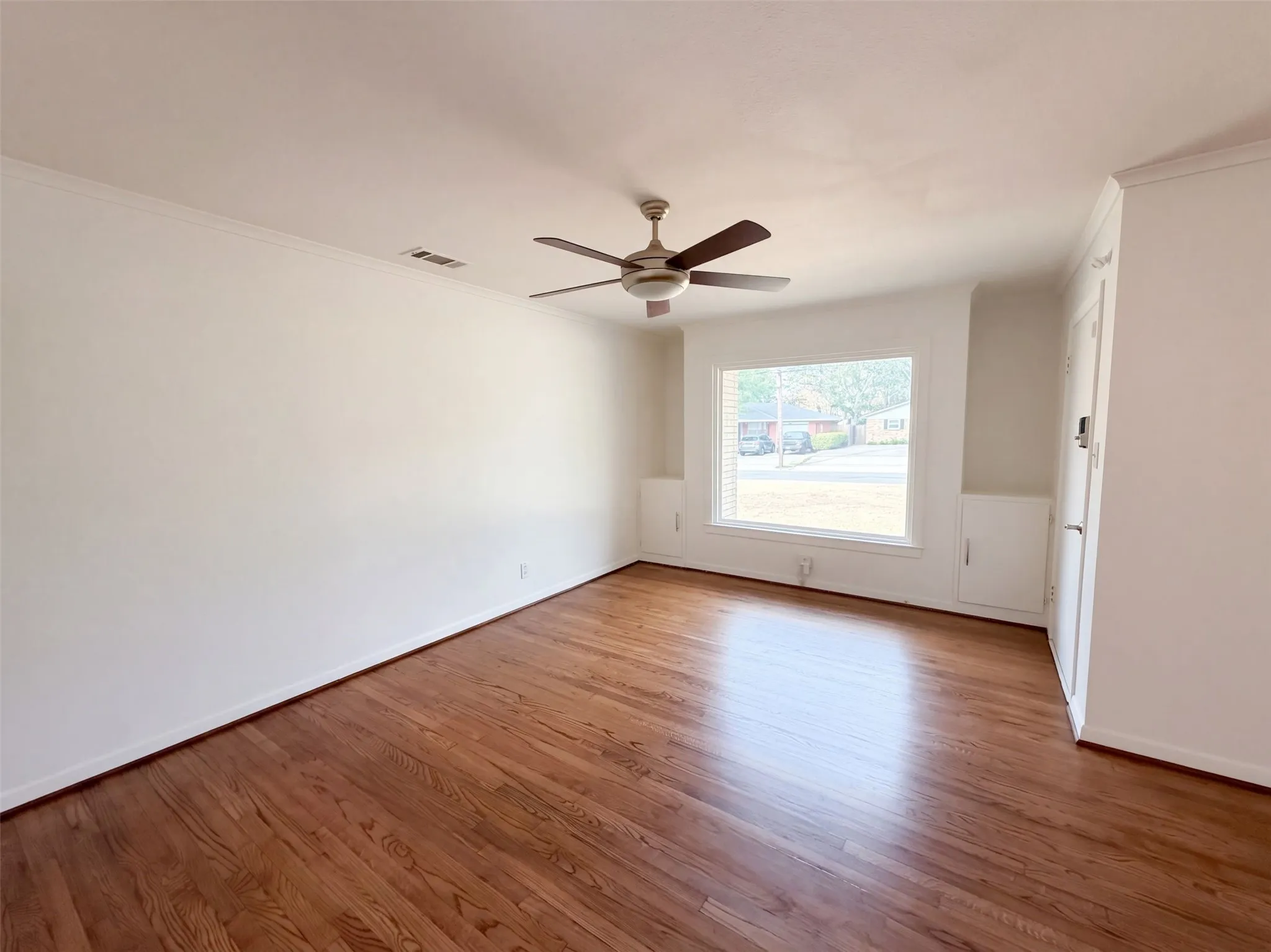 Single Family Residence For Sale in Tarrant County , 3009 Tex Boulevard, Fort Worth, Texas 76116, 3 Bedroom, 1 Bathroom, Garage spaces, 1,498 Sqft, built in 1954, mls#21401832, Real Estate Agent in Fort Worth, Homes For Sale in Tarrant county, Homes For Sale in Fort Worth, Realtor in Fort Worth Texas, Real Estate Brokerage Independent Realty Texas, Luminita Cordes Realtor