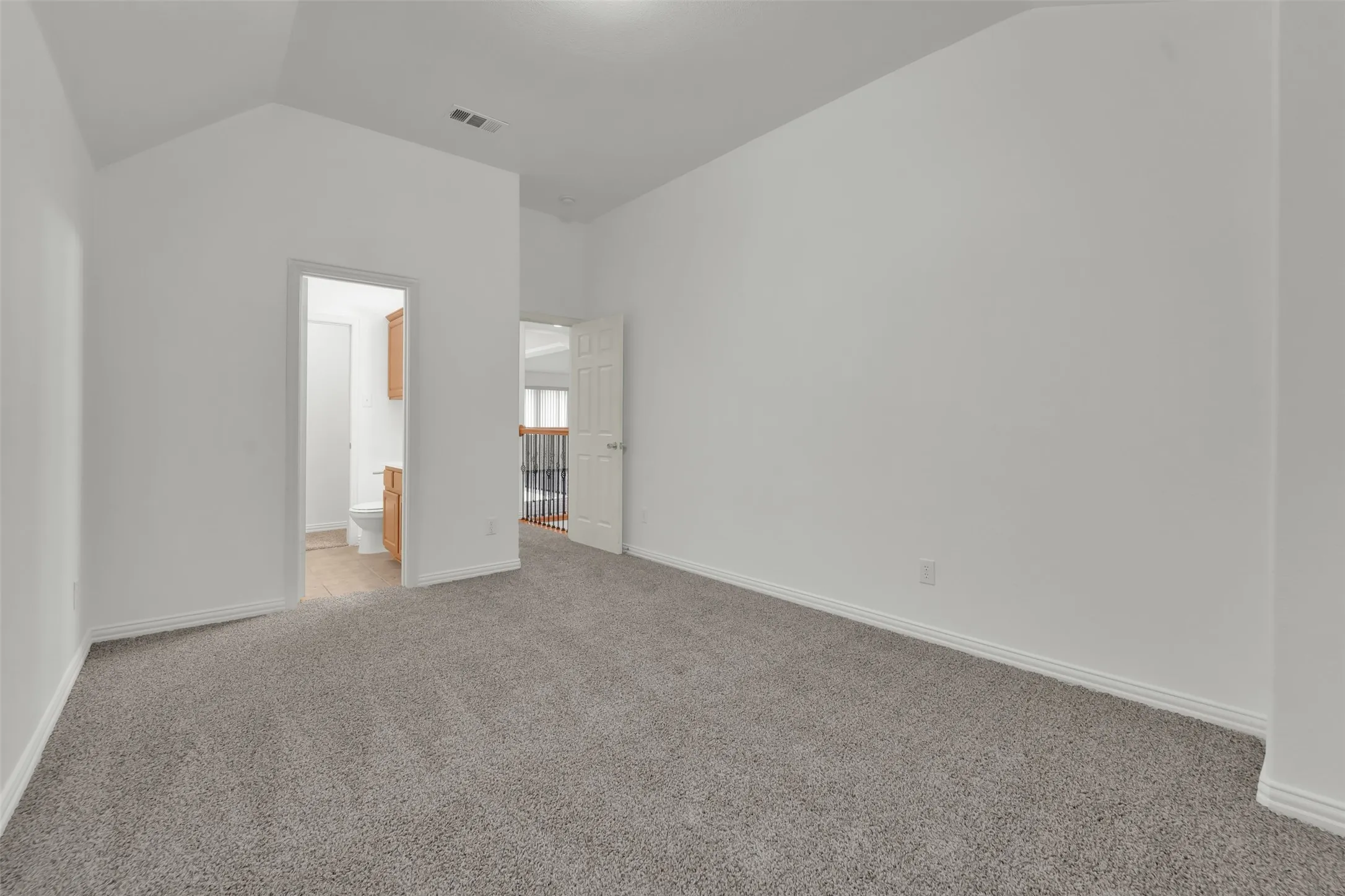 Single Family Residence For Sale in Tarrant County , 701 Walnut Bend Drive, Mansfield, Texas 76063, 7 Bedroom, 5 Bathroom, 2 Garage spaces, 4,051 Sqft, built in 2004, mls#21401829, Real Estate Agent in Mansfield, Homes For Sale in Tarrant county, Homes For Sale in Mansfield, Realtor in Mansfield Texas, Real Estate Brokerage Independent Realty Texas, Luminita Cordes Realtor