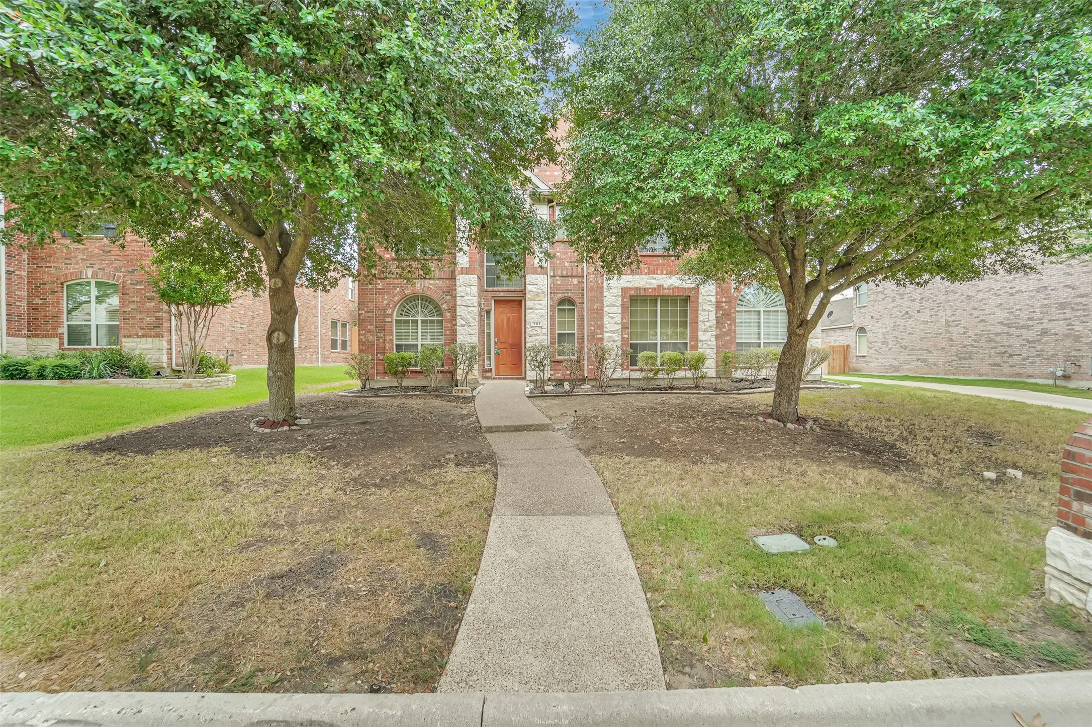 Single Family Residence For Sale in Tarrant County , 701 Walnut Bend Drive, Mansfield, Texas 76063, 7 Bedroom, 5 Bathroom, 2 Garage spaces, 4,051 Sqft, built in 2004, mls#21401829, Real Estate Agent in Mansfield, Homes For Sale in Tarrant county, Homes For Sale in Mansfield, Realtor in Mansfield Texas, Real Estate Brokerage Independent Realty Texas, Luminita Cordes Realtor