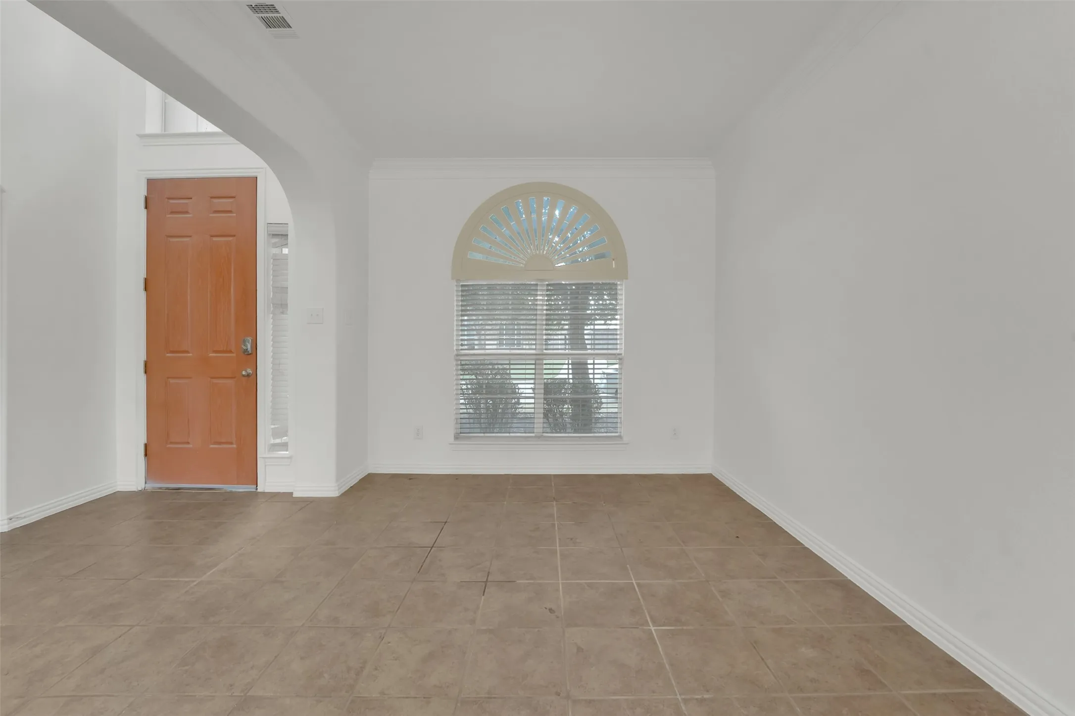 Single Family Residence For Sale in Tarrant County , 701 Walnut Bend Drive, Mansfield, Texas 76063, 7 Bedroom, 5 Bathroom, 2 Garage spaces, 4,051 Sqft, built in 2004, mls#21401829, Real Estate Agent in Mansfield, Homes For Sale in Tarrant county, Homes For Sale in Mansfield, Realtor in Mansfield Texas, Real Estate Brokerage Independent Realty Texas, Luminita Cordes Realtor