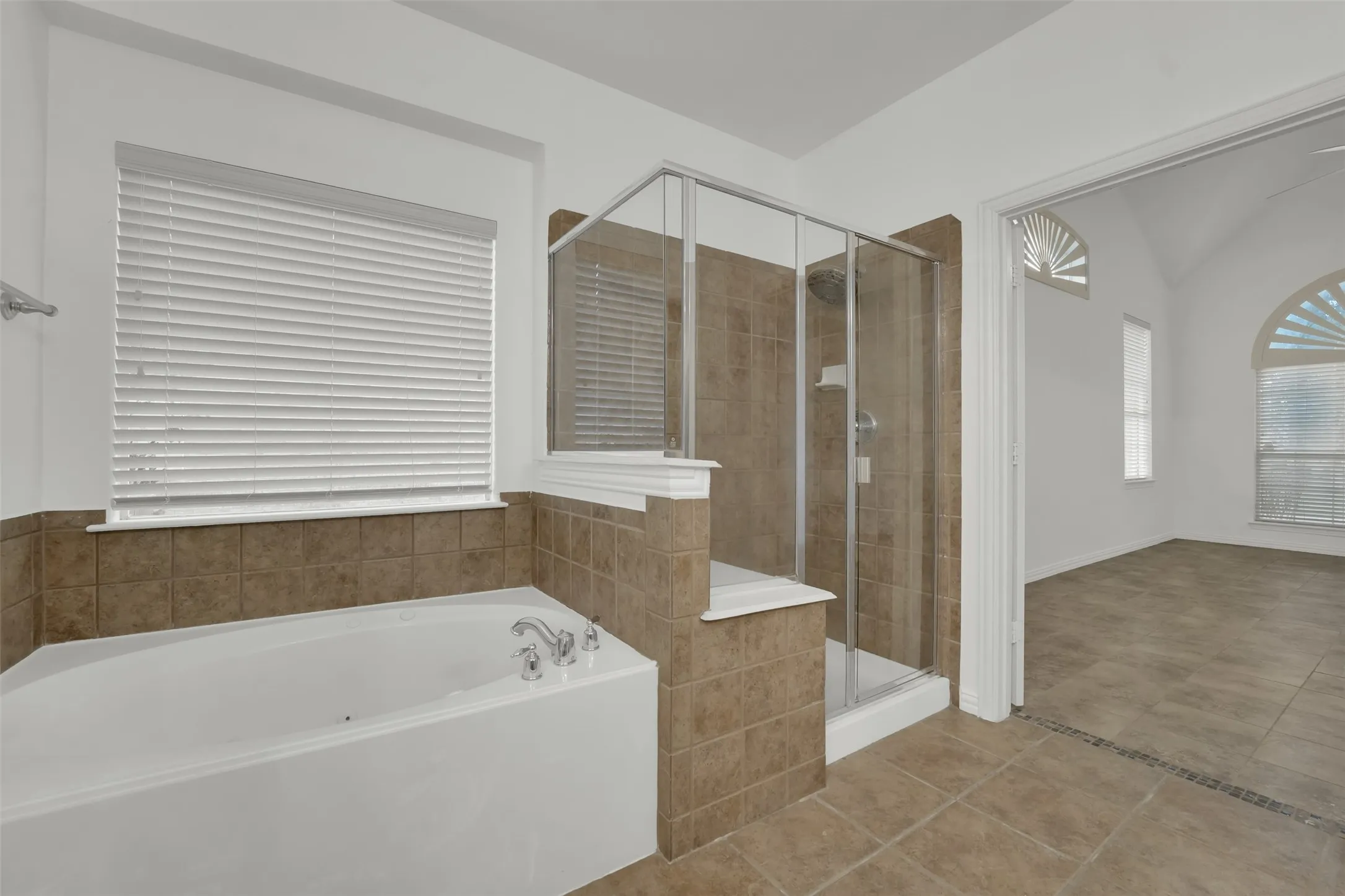 Single Family Residence For Sale in Tarrant County , 701 Walnut Bend Drive, Mansfield, Texas 76063, 7 Bedroom, 5 Bathroom, 2 Garage spaces, 4,051 Sqft, built in 2004, mls#21401829, Real Estate Agent in Mansfield, Homes For Sale in Tarrant county, Homes For Sale in Mansfield, Realtor in Mansfield Texas, Real Estate Brokerage Independent Realty Texas, Luminita Cordes Realtor