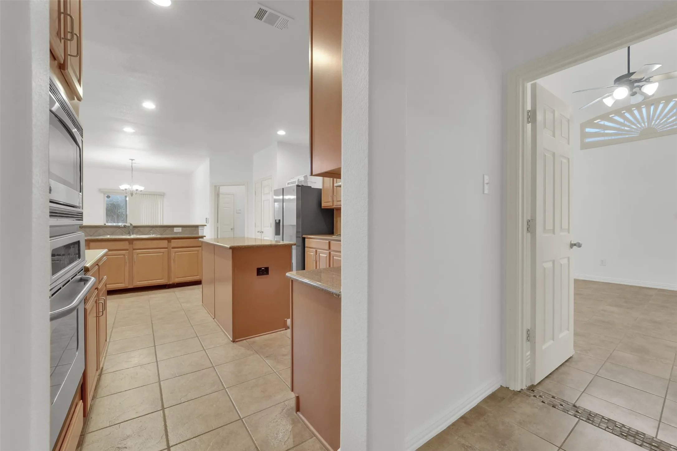 Single Family Residence For Sale in Tarrant County , 701 Walnut Bend Drive, Mansfield, Texas 76063, 7 Bedroom, 5 Bathroom, 2 Garage spaces, 4,051 Sqft, built in 2004, mls#21401829, Real Estate Agent in Mansfield, Homes For Sale in Tarrant county, Homes For Sale in Mansfield, Realtor in Mansfield Texas, Real Estate Brokerage Independent Realty Texas, Luminita Cordes Realtor