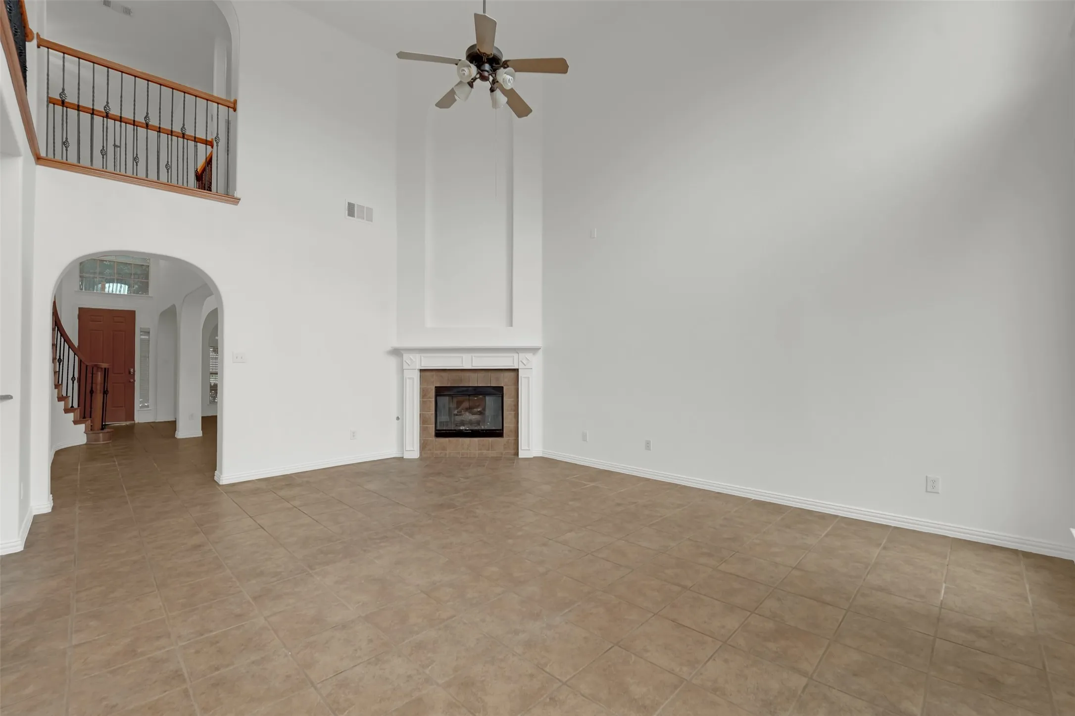 Single Family Residence For Sale in Tarrant County , 701 Walnut Bend Drive, Mansfield, Texas 76063, 7 Bedroom, 5 Bathroom, 2 Garage spaces, 4,051 Sqft, built in 2004, mls#21401829, Real Estate Agent in Mansfield, Homes For Sale in Tarrant county, Homes For Sale in Mansfield, Realtor in Mansfield Texas, Real Estate Brokerage Independent Realty Texas, Luminita Cordes Realtor