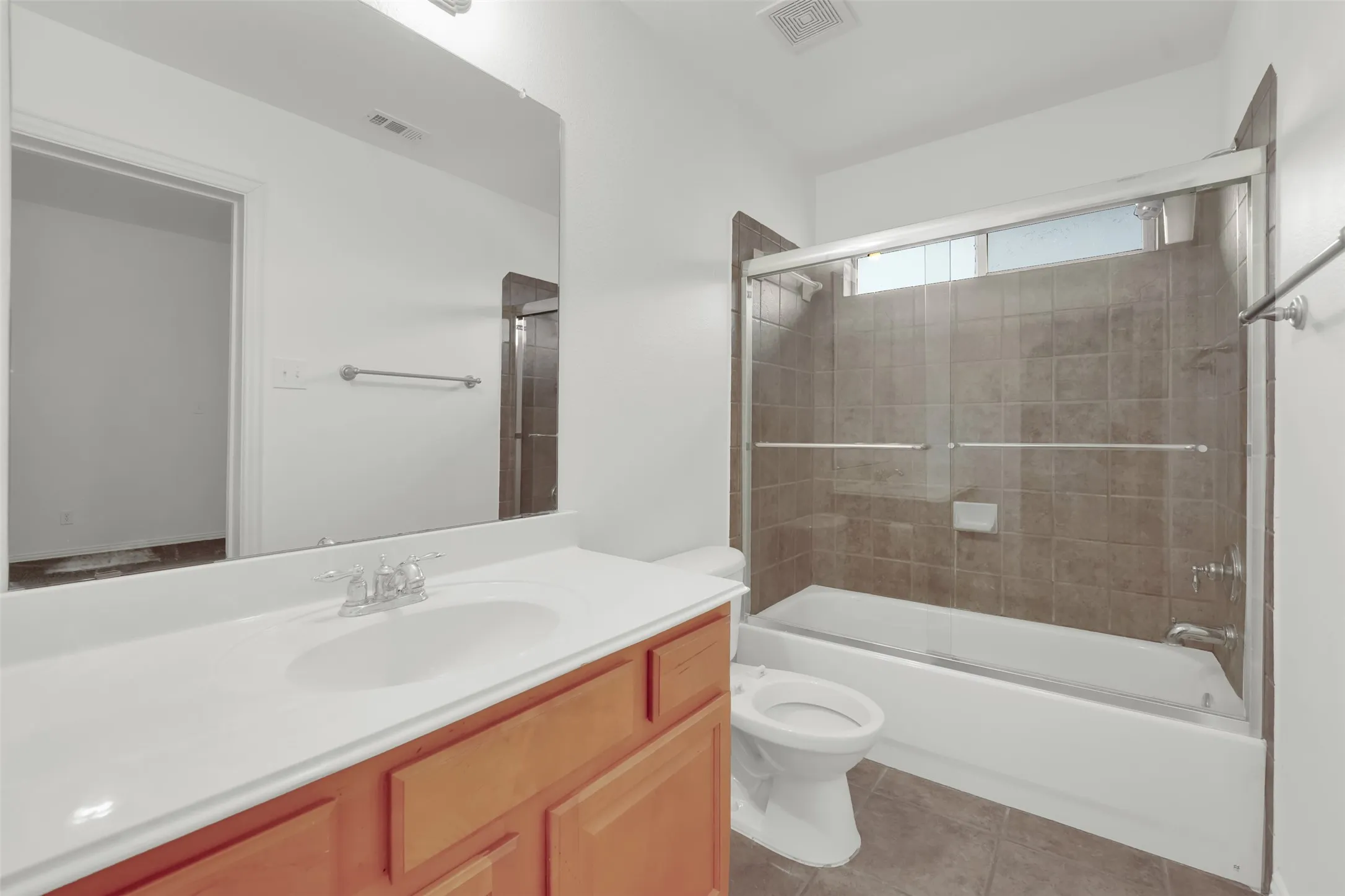 Single Family Residence For Sale in Tarrant County , 701 Walnut Bend Drive, Mansfield, Texas 76063, 7 Bedroom, 5 Bathroom, 2 Garage spaces, 4,051 Sqft, built in 2004, mls#21401829, Real Estate Agent in Mansfield, Homes For Sale in Tarrant county, Homes For Sale in Mansfield, Realtor in Mansfield Texas, Real Estate Brokerage Independent Realty Texas, Luminita Cordes Realtor