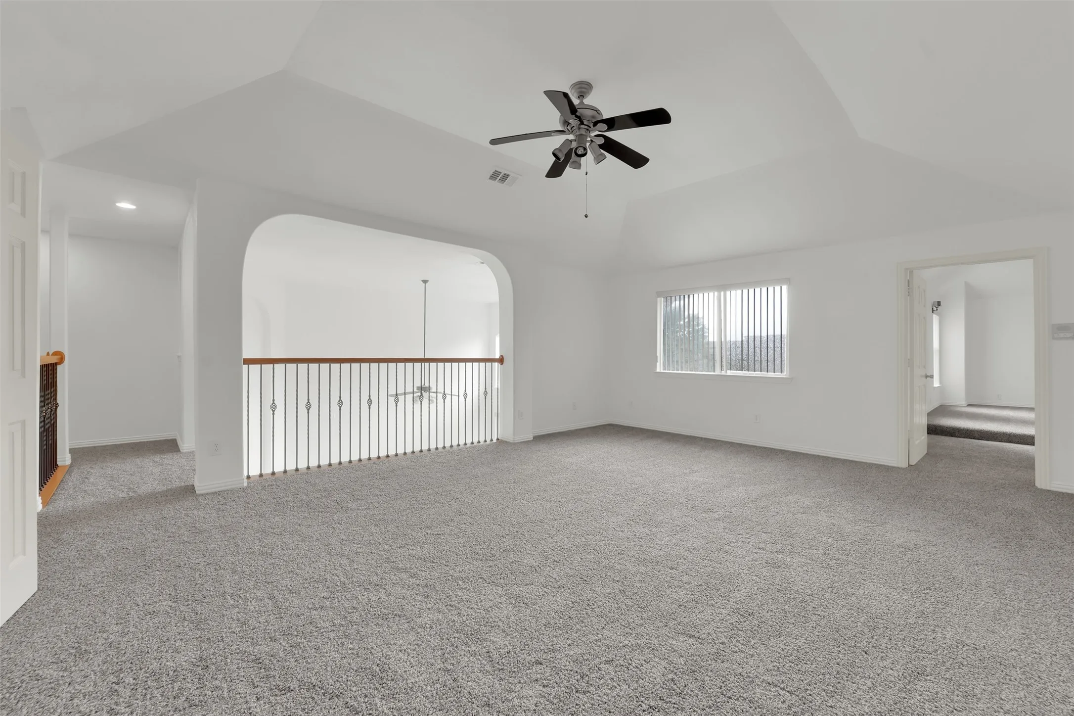 Single Family Residence For Sale in Tarrant County , 701 Walnut Bend Drive, Mansfield, Texas 76063, 7 Bedroom, 5 Bathroom, 2 Garage spaces, 4,051 Sqft, built in 2004, mls#21401829, Real Estate Agent in Mansfield, Homes For Sale in Tarrant county, Homes For Sale in Mansfield, Realtor in Mansfield Texas, Real Estate Brokerage Independent Realty Texas, Luminita Cordes Realtor