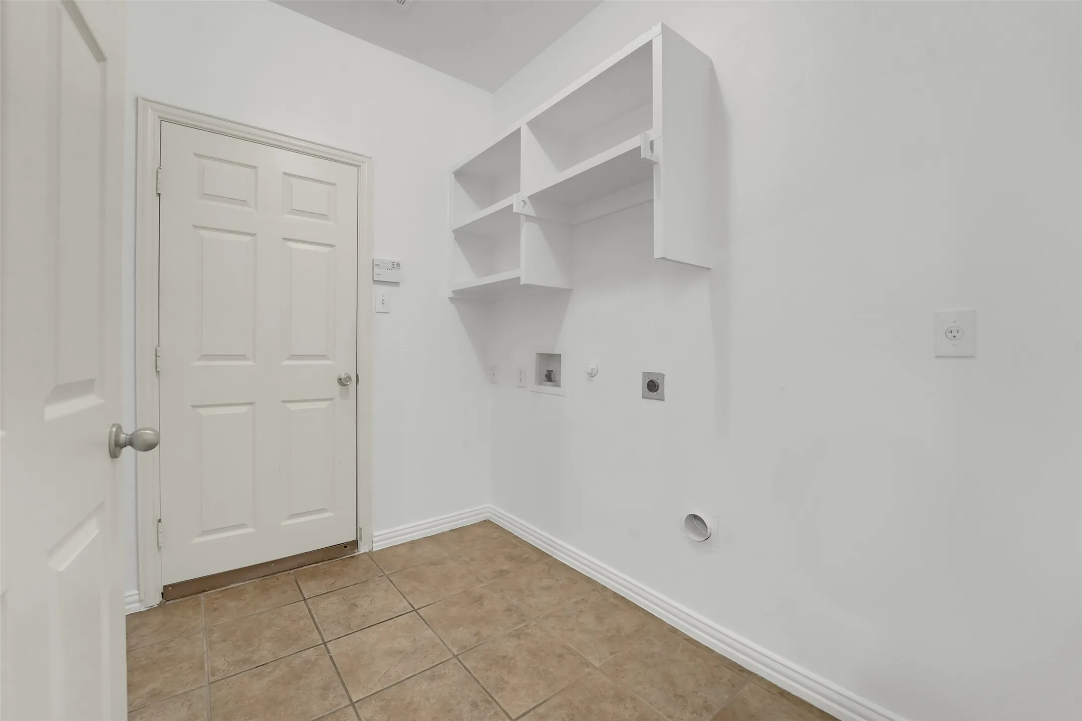 Single Family Residence For Sale in Tarrant County , 701 Walnut Bend Drive, Mansfield, Texas 76063, 7 Bedroom, 5 Bathroom, 2 Garage spaces, 4,051 Sqft, built in 2004, mls#21401829, Real Estate Agent in Mansfield, Homes For Sale in Tarrant county, Homes For Sale in Mansfield, Realtor in Mansfield Texas, Real Estate Brokerage Independent Realty Texas, Luminita Cordes Realtor