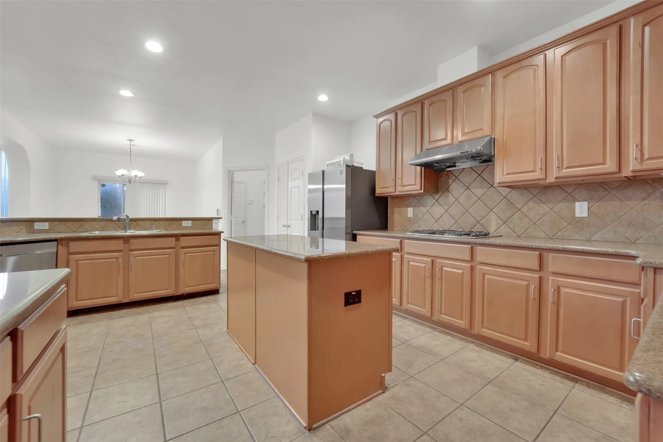 Single Family Residence For Sale in Tarrant County , 701 Walnut Bend Drive, Mansfield, Texas 76063, 7 Bedroom, 5 Bathroom, 2 Garage spaces, 4,051 Sqft, built in 2004, mls#21401829, Real Estate Agent in Mansfield, Homes For Sale in Tarrant county, Homes For Sale in Mansfield, Realtor in Mansfield Texas, Real Estate Brokerage Independent Realty Texas, Luminita Cordes Realtor