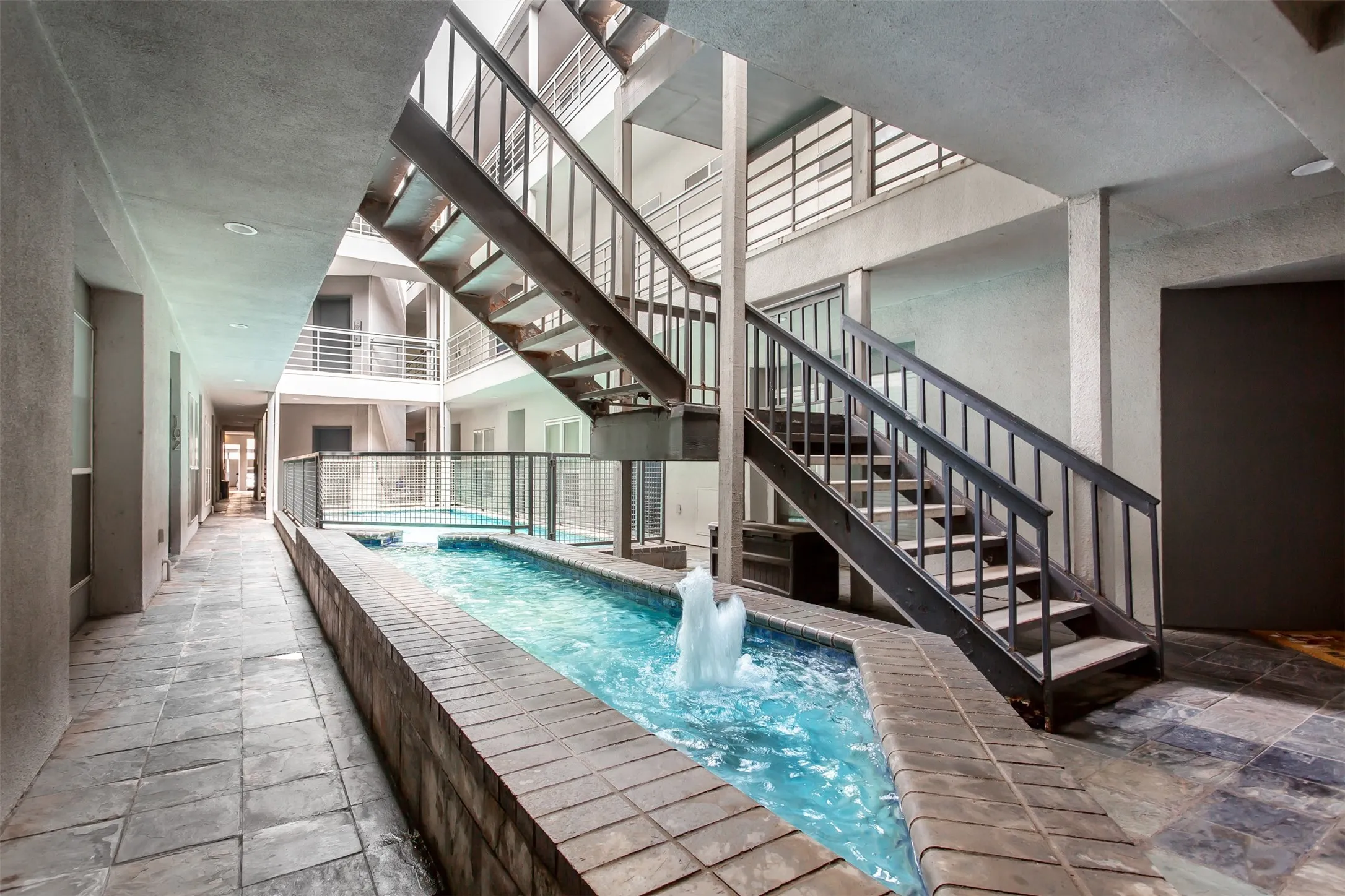 Condominium For Sale in Dallas County , 4104 N Hall Street 216, Dallas, Texas 75219, 2 Bedroom, 2 Bathroom, Garage spaces, 922 Sqft, built in 1985, mls#21400519, Real Estate Agent in Dallas, Homes For Sale in Dallas county, Homes For Sale in Dallas, Realtor in Dallas Texas, Real Estate Brokerage Independent Realty Texas, Luminita Cordes Realtor