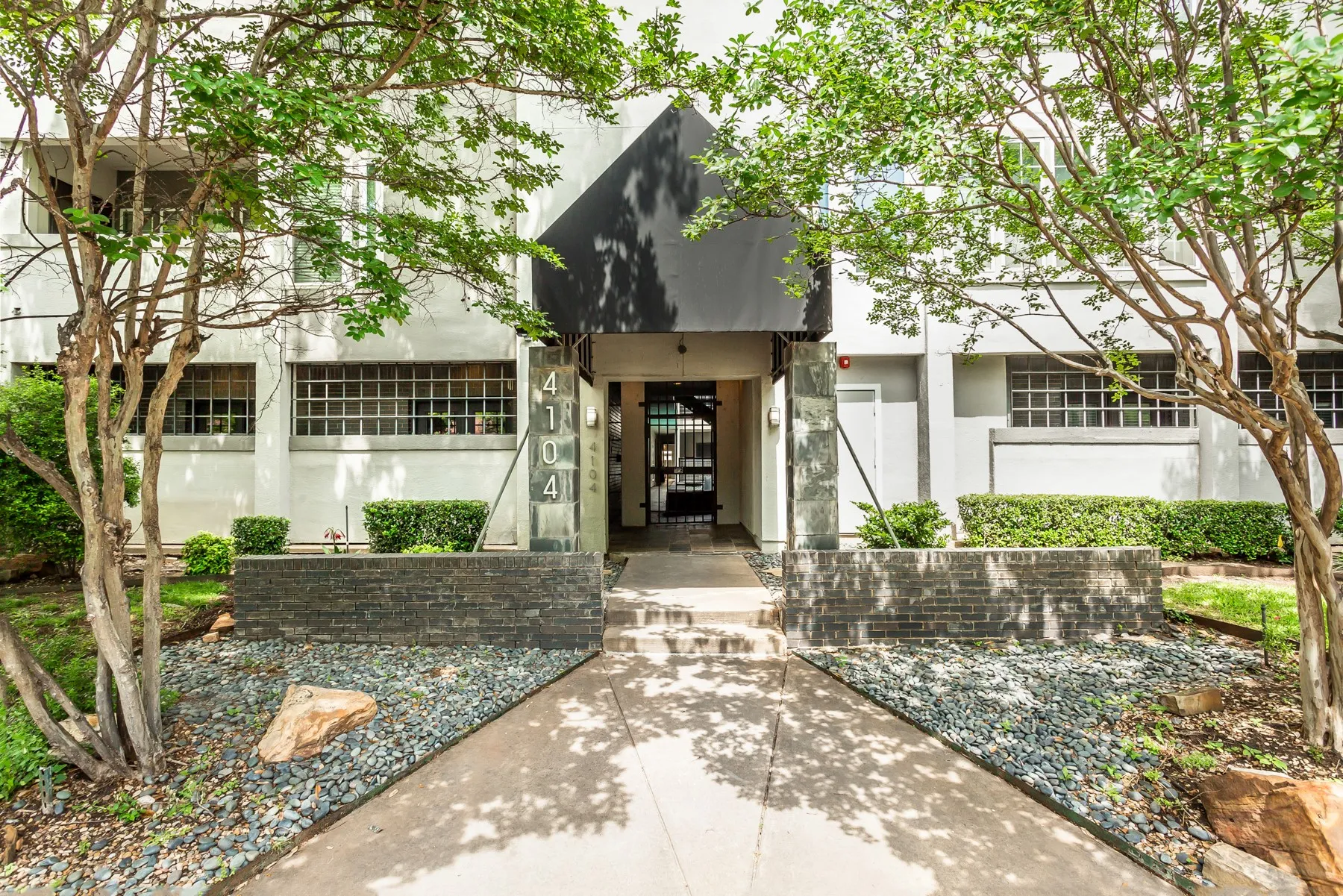 Condominium For Sale in Dallas County , 4104 N Hall Street 216, Dallas, Texas 75219, 2 Bedroom, 2 Bathroom, Garage spaces, 922 Sqft, built in 1985, mls#21400519, Real Estate Agent in Dallas, Homes For Sale in Dallas county, Homes For Sale in Dallas, Realtor in Dallas Texas, Real Estate Brokerage Independent Realty Texas, Luminita Cordes Realtor