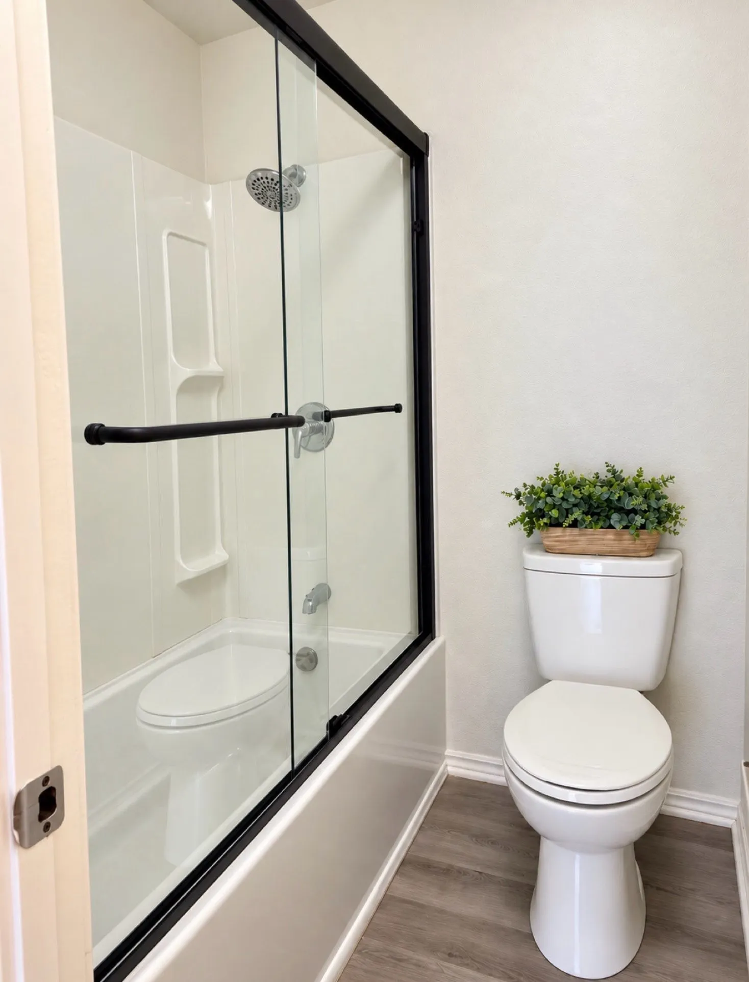 Condominium For Sale in Dallas County , 4104 N Hall Street 216, Dallas, Texas 75219, 2 Bedroom, 2 Bathroom, Garage spaces, 922 Sqft, built in 1985, mls#21400519, Real Estate Agent in Dallas, Homes For Sale in Dallas county, Homes For Sale in Dallas, Realtor in Dallas Texas, Real Estate Brokerage Independent Realty Texas, Luminita Cordes Realtor