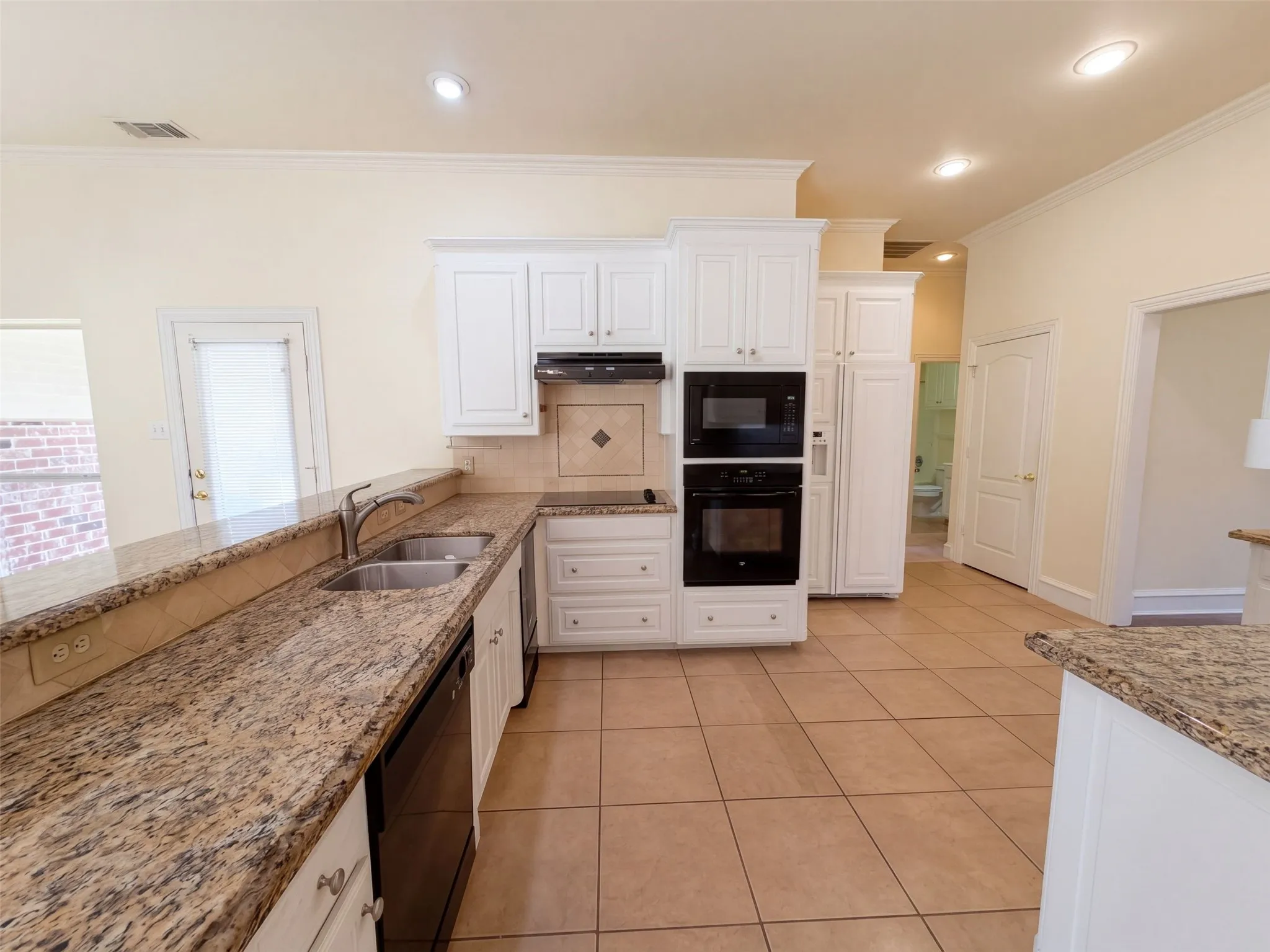Single Family Residence For Sale in Dallas County , 2836 S Lakeview Drive, Cedar Hill, Texas 75104, 4 Bedroom, 4 Bathroom, 3 Garage spaces, 2,674 Sqft, built in 1999, mls#21401834, Real Estate Agent in Cedar Hill, Homes For Sale in Dallas county, Homes For Sale in Cedar Hill, Realtor in Cedar Hill Texas, Real Estate Brokerage Independent Realty Texas, Luminita Cordes Realtor