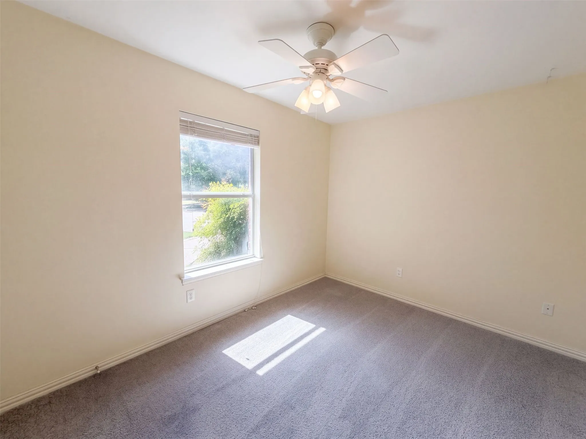 Single Family Residence For Sale in Dallas County , 2836 S Lakeview Drive, Cedar Hill, Texas 75104, 4 Bedroom, 4 Bathroom, 3 Garage spaces, 2,674 Sqft, built in 1999, mls#21401834, Real Estate Agent in Cedar Hill, Homes For Sale in Dallas county, Homes For Sale in Cedar Hill, Realtor in Cedar Hill Texas, Real Estate Brokerage Independent Realty Texas, Luminita Cordes Realtor