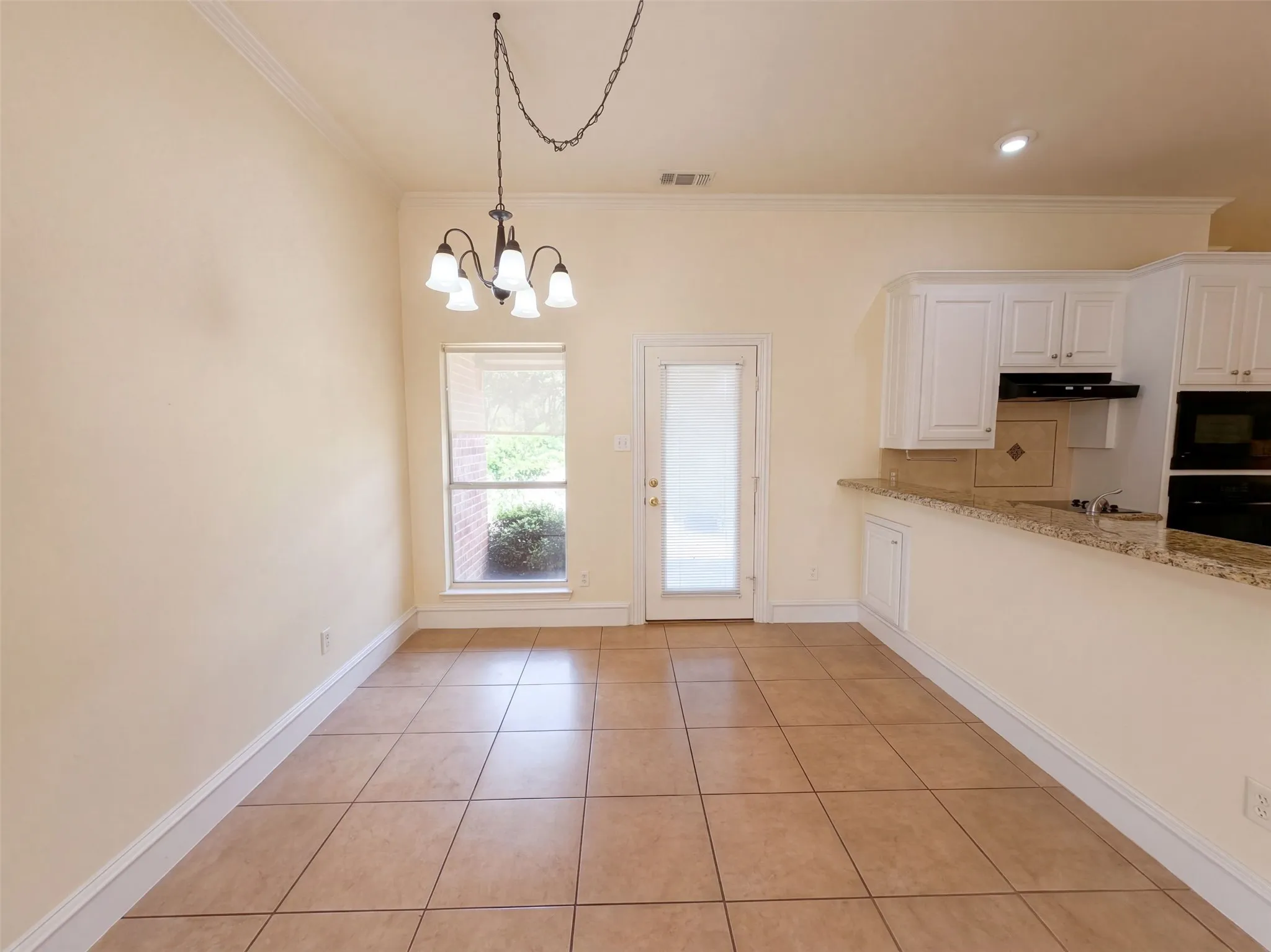 Single Family Residence For Sale in Dallas County , 2836 S Lakeview Drive, Cedar Hill, Texas 75104, 4 Bedroom, 4 Bathroom, 3 Garage spaces, 2,674 Sqft, built in 1999, mls#21401834, Real Estate Agent in Cedar Hill, Homes For Sale in Dallas county, Homes For Sale in Cedar Hill, Realtor in Cedar Hill Texas, Real Estate Brokerage Independent Realty Texas, Luminita Cordes Realtor