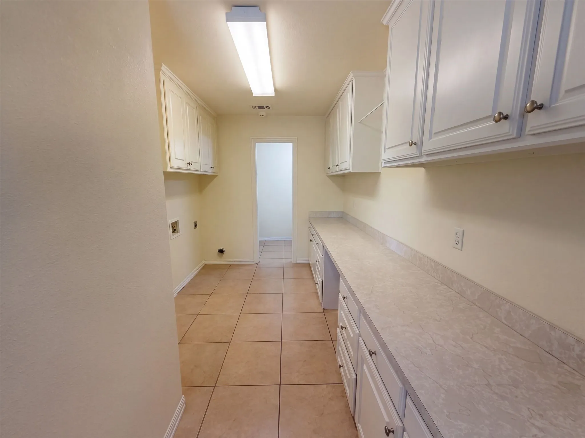 Single Family Residence For Sale in Dallas County , 2836 S Lakeview Drive, Cedar Hill, Texas 75104, 4 Bedroom, 4 Bathroom, 3 Garage spaces, 2,674 Sqft, built in 1999, mls#21401834, Real Estate Agent in Cedar Hill, Homes For Sale in Dallas county, Homes For Sale in Cedar Hill, Realtor in Cedar Hill Texas, Real Estate Brokerage Independent Realty Texas, Luminita Cordes Realtor