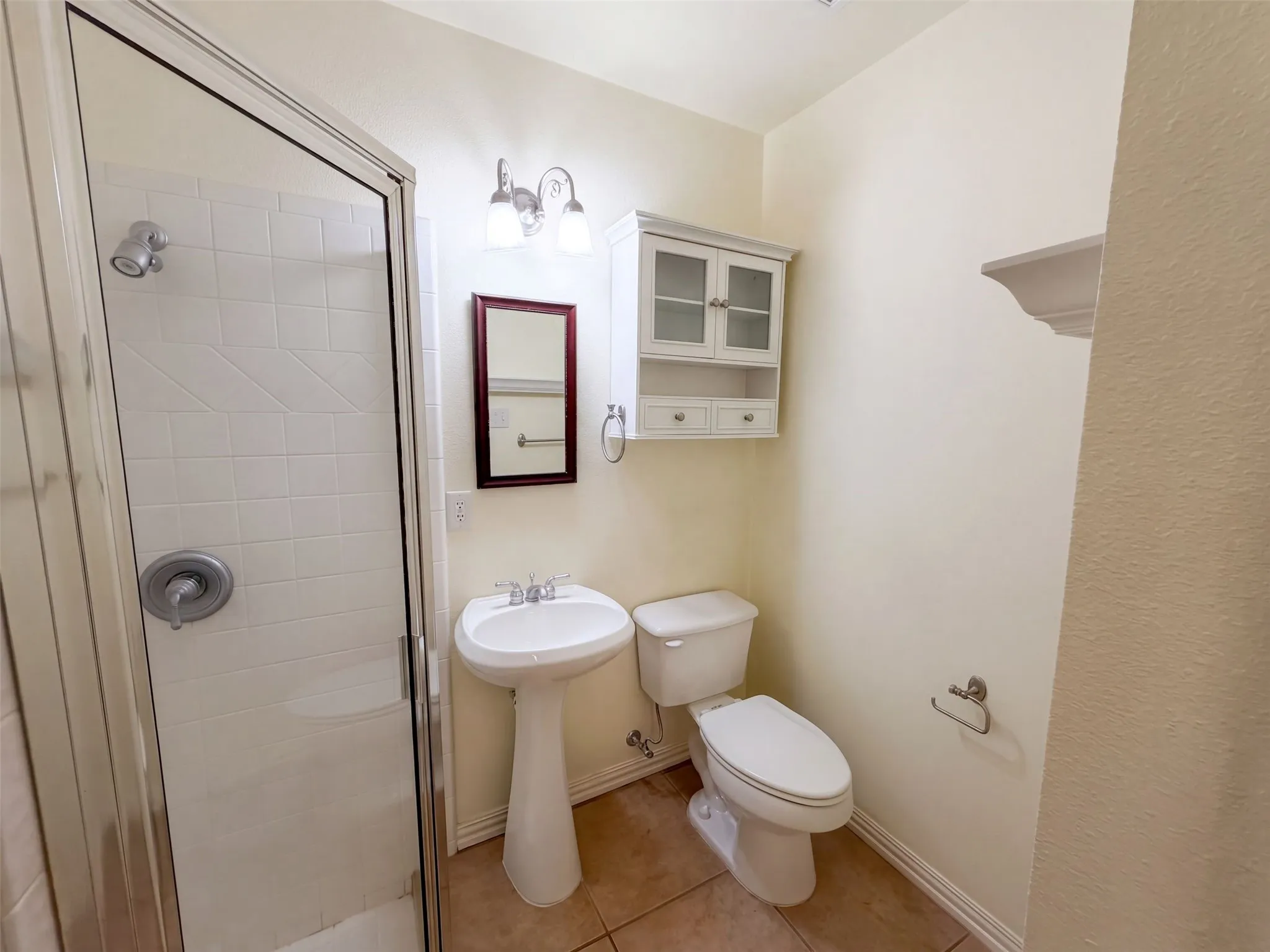 Single Family Residence For Sale in Dallas County , 2836 S Lakeview Drive, Cedar Hill, Texas 75104, 4 Bedroom, 4 Bathroom, 3 Garage spaces, 2,674 Sqft, built in 1999, mls#21401834, Real Estate Agent in Cedar Hill, Homes For Sale in Dallas county, Homes For Sale in Cedar Hill, Realtor in Cedar Hill Texas, Real Estate Brokerage Independent Realty Texas, Luminita Cordes Realtor