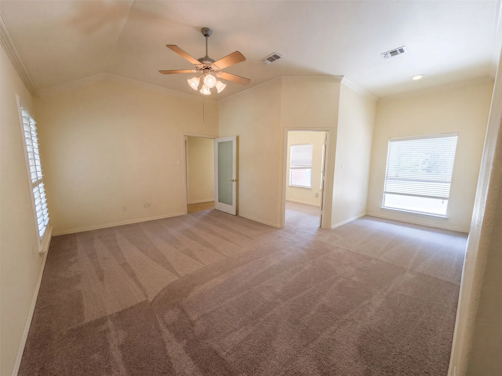 Single Family Residence For Sale in Dallas County , 2836 S Lakeview Drive, Cedar Hill, Texas 75104, 4 Bedroom, 4 Bathroom, 3 Garage spaces, 2,674 Sqft, built in 1999, mls#21401834, Real Estate Agent in Cedar Hill, Homes For Sale in Dallas county, Homes For Sale in Cedar Hill, Realtor in Cedar Hill Texas, Real Estate Brokerage Independent Realty Texas, Luminita Cordes Realtor