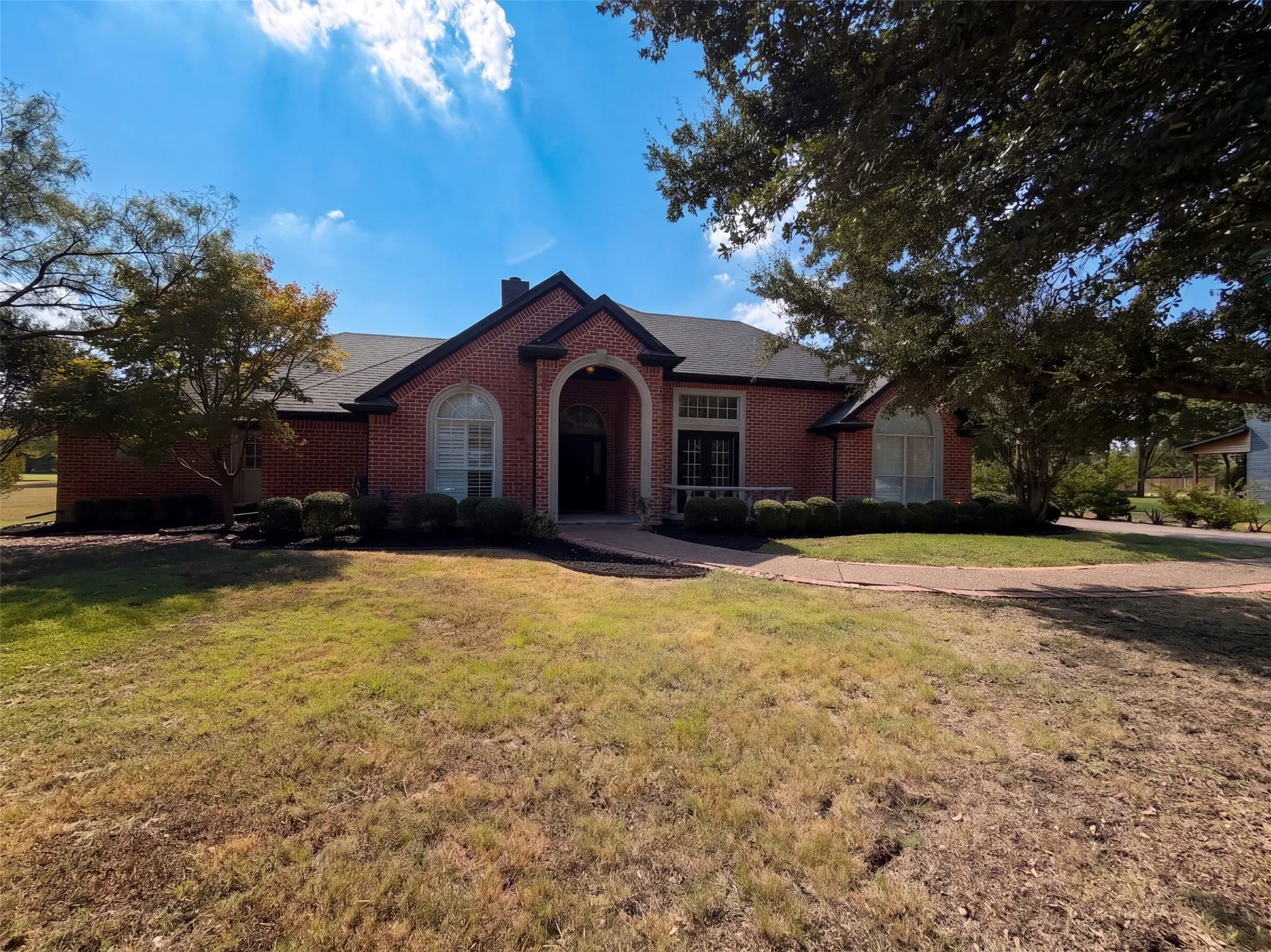 Single Family Residence For Sale in Dallas County , 2836 S Lakeview Drive, Cedar Hill, Texas 75104, 4 Bedroom, 4 Bathroom, 3 Garage spaces, 2,674 Sqft, built in 1999, mls#21401834, Real Estate Agent in Cedar Hill, Homes For Sale in Dallas county, Homes For Sale in Cedar Hill, Realtor in Cedar Hill Texas, Real Estate Brokerage Independent Realty Texas, Luminita Cordes Realtor