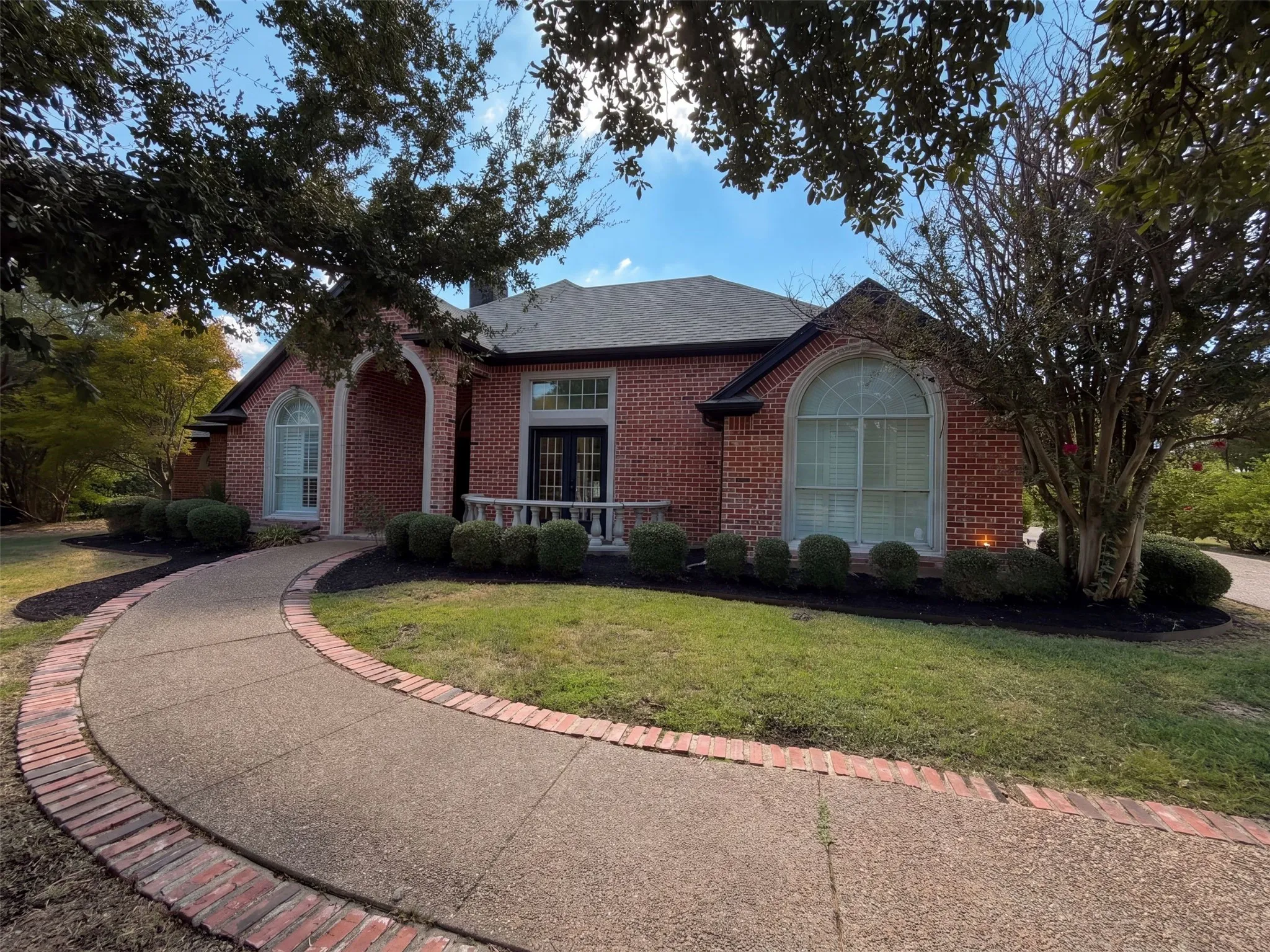 Single Family Residence For Sale in Dallas County , 2836 S Lakeview Drive, Cedar Hill, Texas 75104, 4 Bedroom, 4 Bathroom, 3 Garage spaces, 2,674 Sqft, built in 1999, mls#21401834, Real Estate Agent in Cedar Hill, Homes For Sale in Dallas county, Homes For Sale in Cedar Hill, Realtor in Cedar Hill Texas, Real Estate Brokerage Independent Realty Texas, Luminita Cordes Realtor