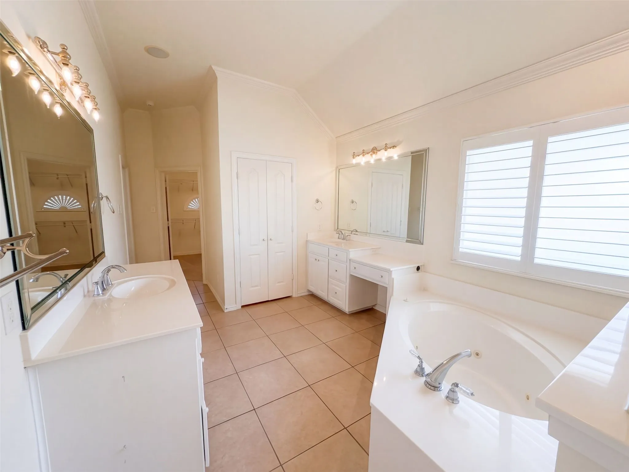 Single Family Residence For Sale in Dallas County , 2836 S Lakeview Drive, Cedar Hill, Texas 75104, 4 Bedroom, 4 Bathroom, 3 Garage spaces, 2,674 Sqft, built in 1999, mls#21401834, Real Estate Agent in Cedar Hill, Homes For Sale in Dallas county, Homes For Sale in Cedar Hill, Realtor in Cedar Hill Texas, Real Estate Brokerage Independent Realty Texas, Luminita Cordes Realtor