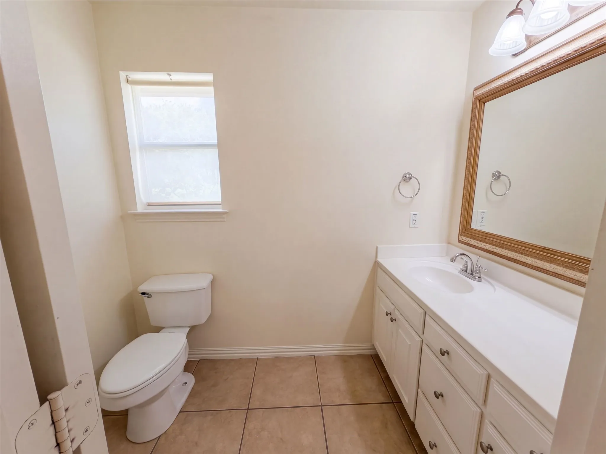 Single Family Residence For Sale in Dallas County , 2836 S Lakeview Drive, Cedar Hill, Texas 75104, 4 Bedroom, 4 Bathroom, 3 Garage spaces, 2,674 Sqft, built in 1999, mls#21401834, Real Estate Agent in Cedar Hill, Homes For Sale in Dallas county, Homes For Sale in Cedar Hill, Realtor in Cedar Hill Texas, Real Estate Brokerage Independent Realty Texas, Luminita Cordes Realtor