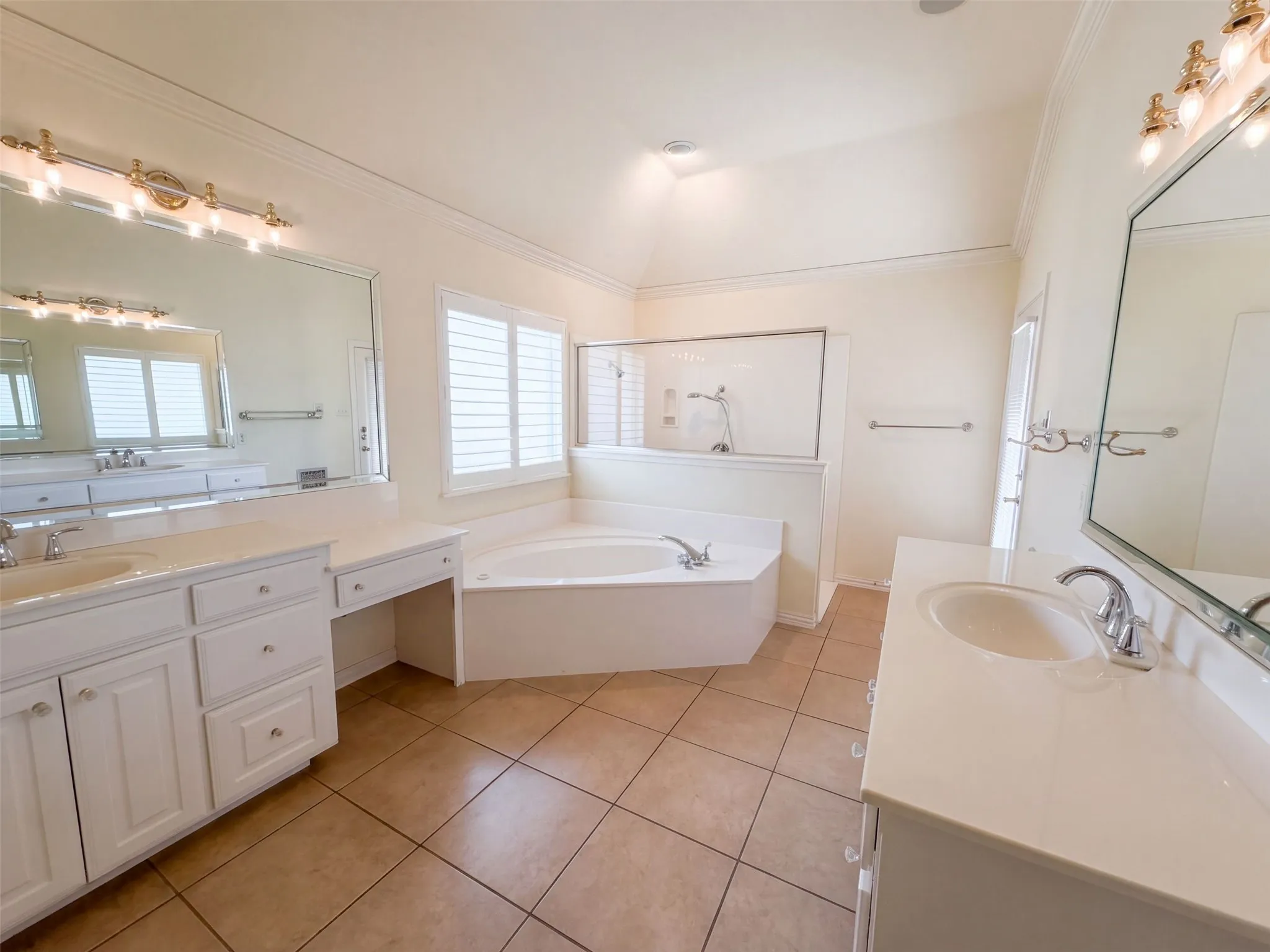 Single Family Residence For Sale in Dallas County , 2836 S Lakeview Drive, Cedar Hill, Texas 75104, 4 Bedroom, 4 Bathroom, 3 Garage spaces, 2,674 Sqft, built in 1999, mls#21401834, Real Estate Agent in Cedar Hill, Homes For Sale in Dallas county, Homes For Sale in Cedar Hill, Realtor in Cedar Hill Texas, Real Estate Brokerage Independent Realty Texas, Luminita Cordes Realtor