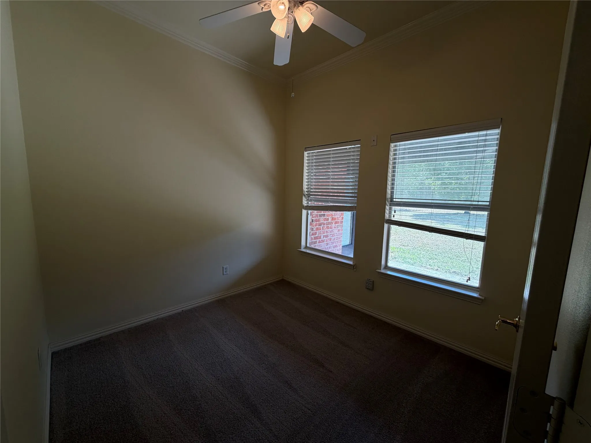 Single Family Residence For Sale in Dallas County , 2836 S Lakeview Drive, Cedar Hill, Texas 75104, 4 Bedroom, 4 Bathroom, 3 Garage spaces, 2,674 Sqft, built in 1999, mls#21401834, Real Estate Agent in Cedar Hill, Homes For Sale in Dallas county, Homes For Sale in Cedar Hill, Realtor in Cedar Hill Texas, Real Estate Brokerage Independent Realty Texas, Luminita Cordes Realtor