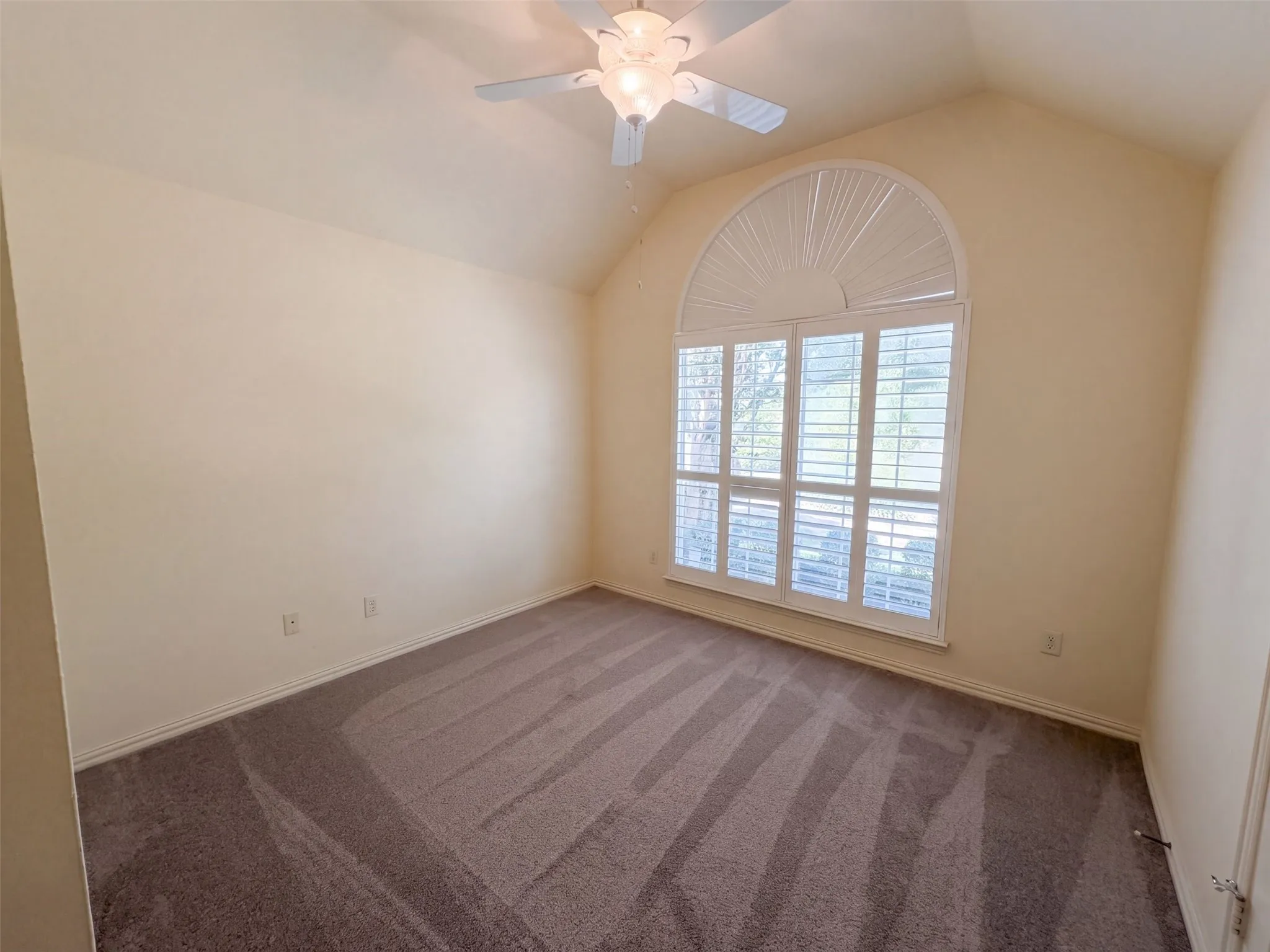 Single Family Residence For Sale in Dallas County , 2836 S Lakeview Drive, Cedar Hill, Texas 75104, 4 Bedroom, 4 Bathroom, 3 Garage spaces, 2,674 Sqft, built in 1999, mls#21401834, Real Estate Agent in Cedar Hill, Homes For Sale in Dallas county, Homes For Sale in Cedar Hill, Realtor in Cedar Hill Texas, Real Estate Brokerage Independent Realty Texas, Luminita Cordes Realtor
